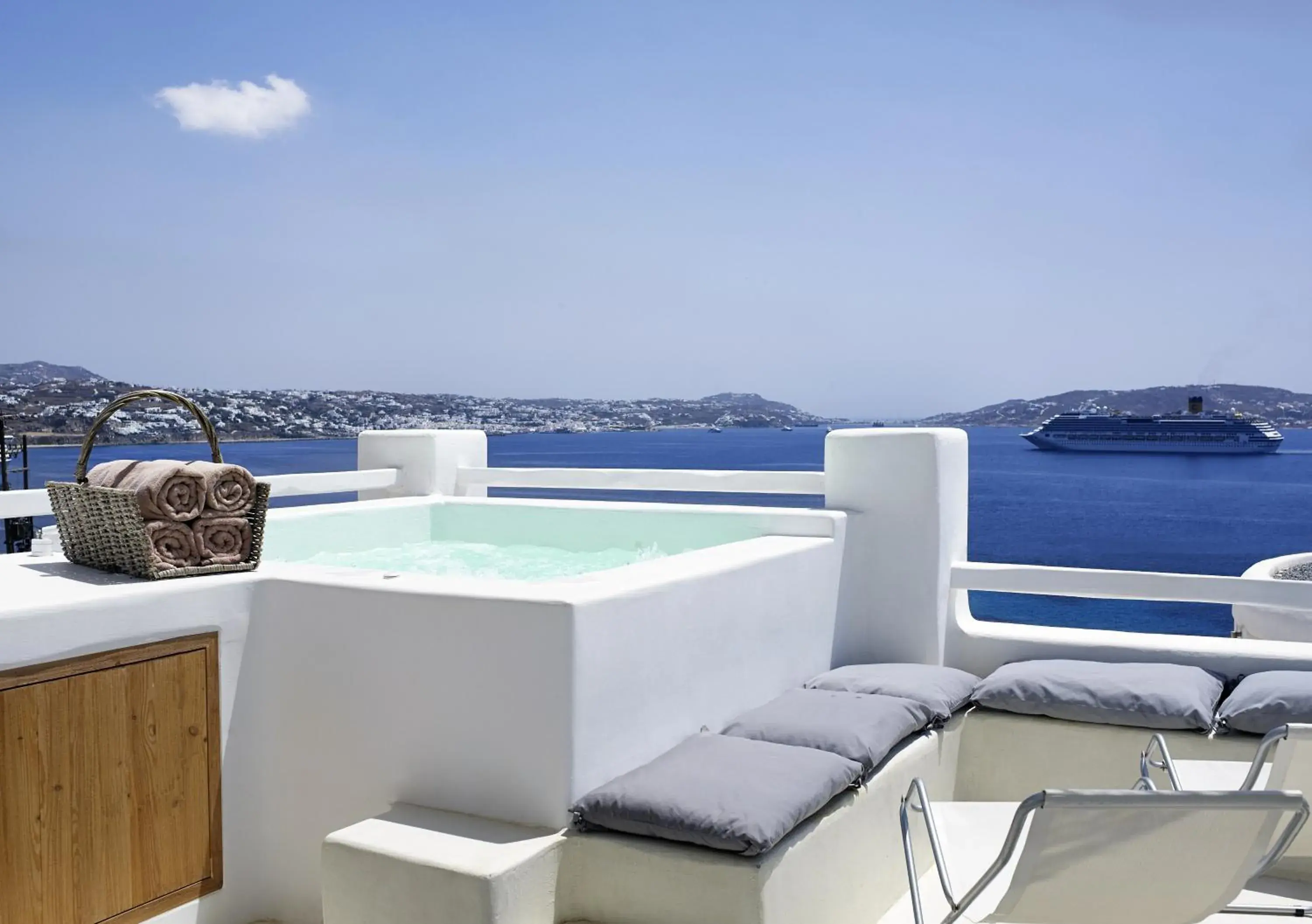 Deluxe Sea View Suite with outdoor mini plunge pool in Rocabella Mykonos Hotel Deluxe Sea View Suite with outdoor mini plunge pool in Rocabella Mykonos Hotel
