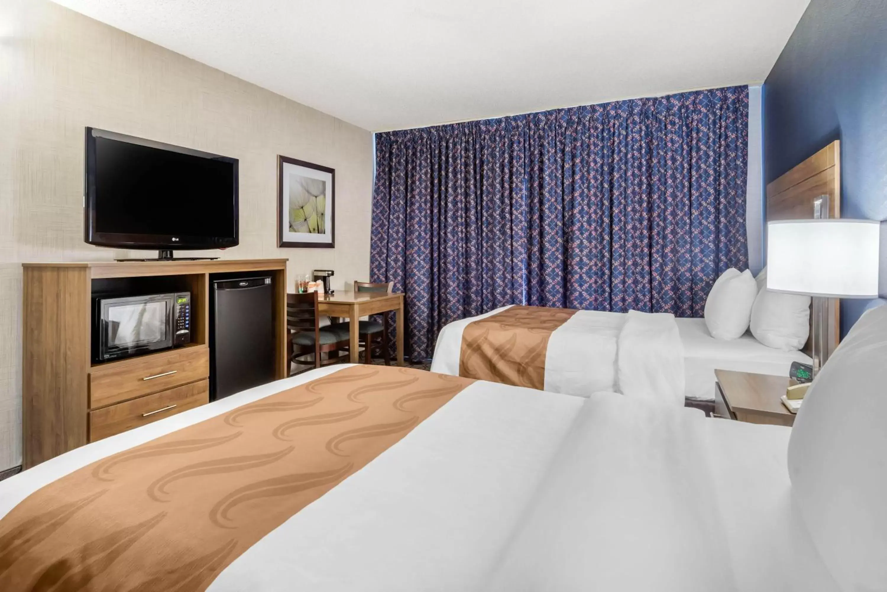 Double Room with Two Double Beds in Quality Suites Double Room with Two Double Beds in Quality Suites