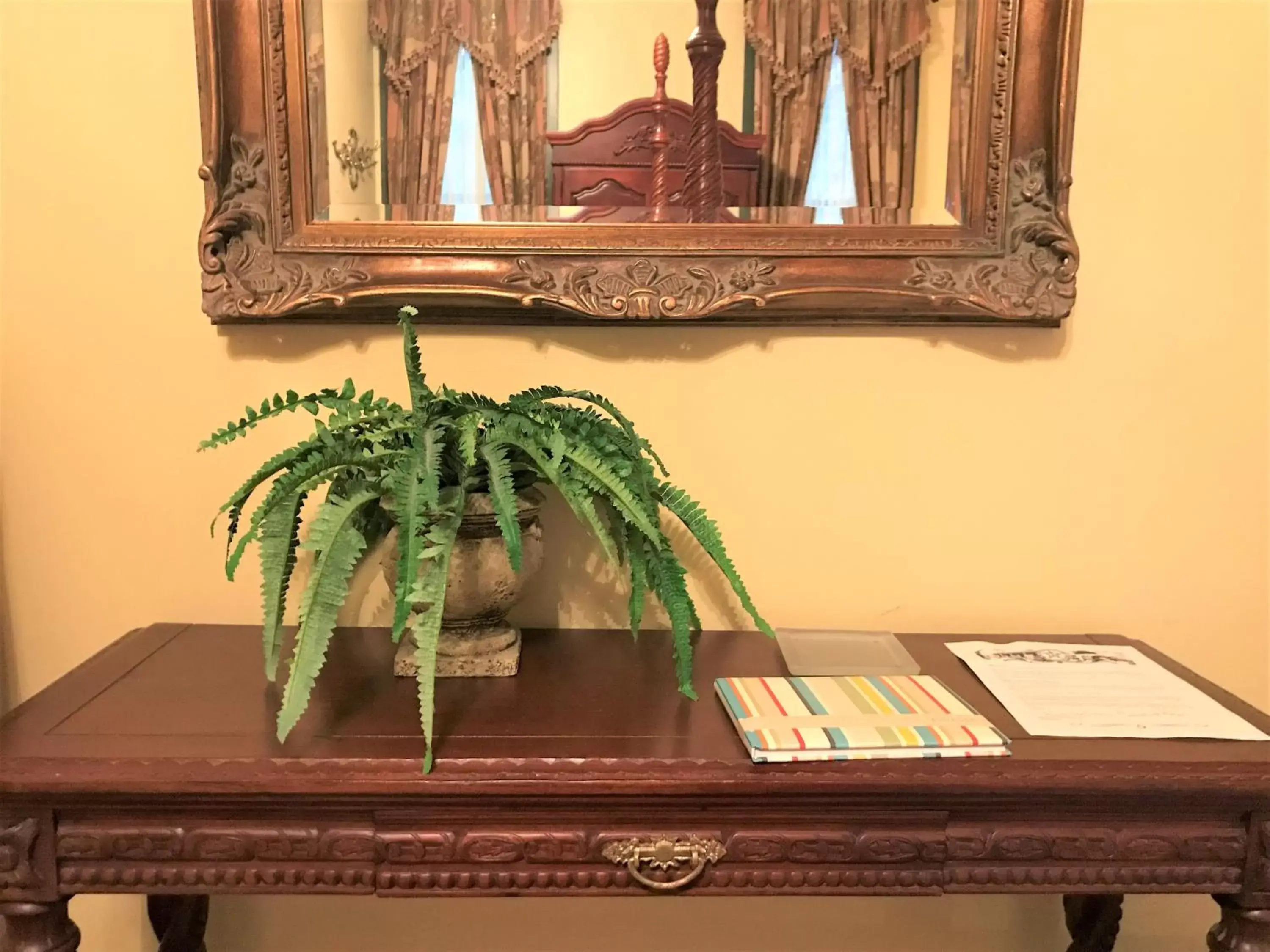 King Room - single occupancy in Hardeman House Bed and Breakfast King Room - single occupancy in Hardeman House Bed and Breakfast