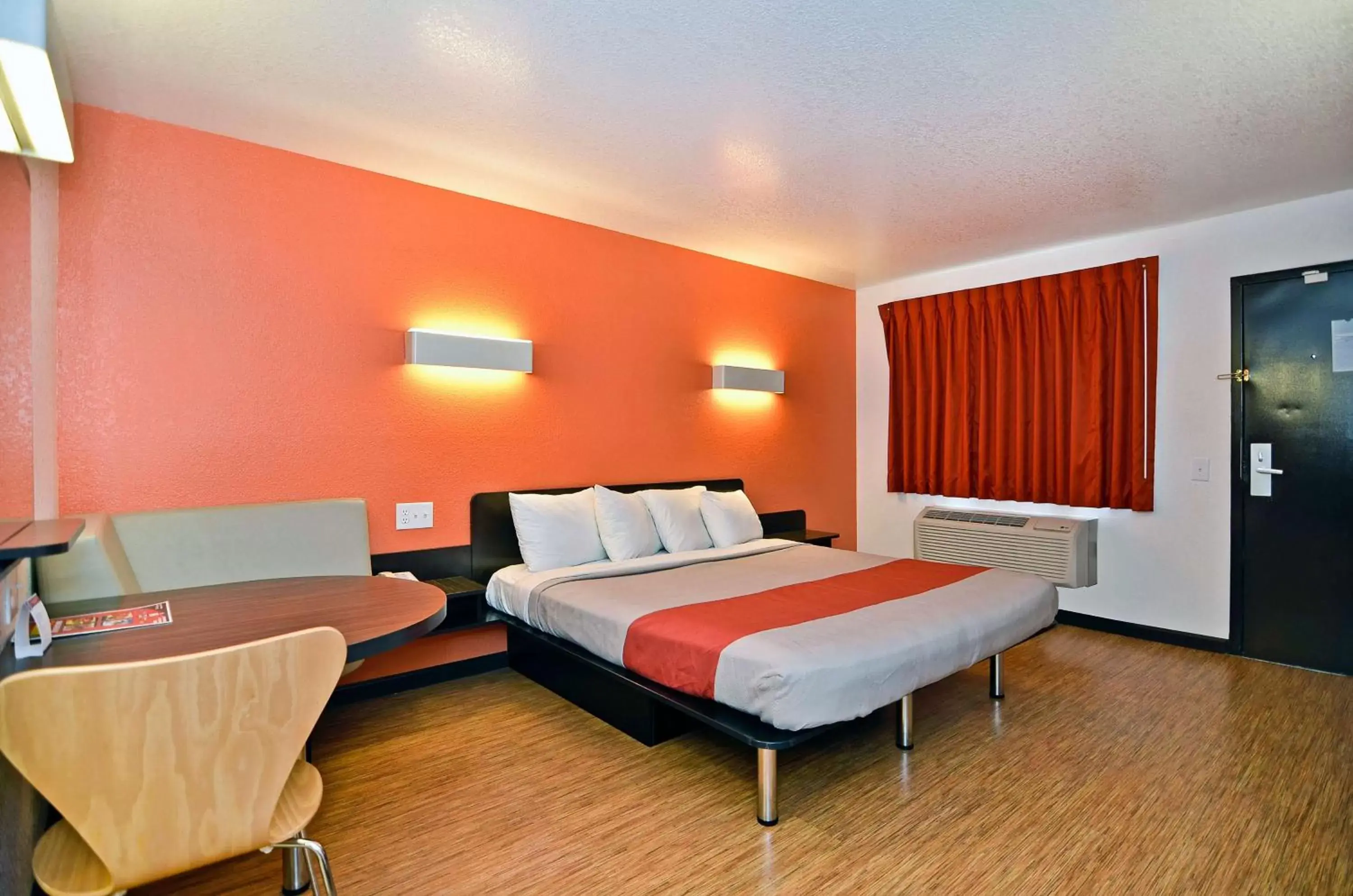 Queen Room - Disability Access - Smoking in Motel 6-Fairfield, CA - Napa Valley Queen Room - Disability Access - Smoking in Motel 6-Fairfield, CA - Napa Valley