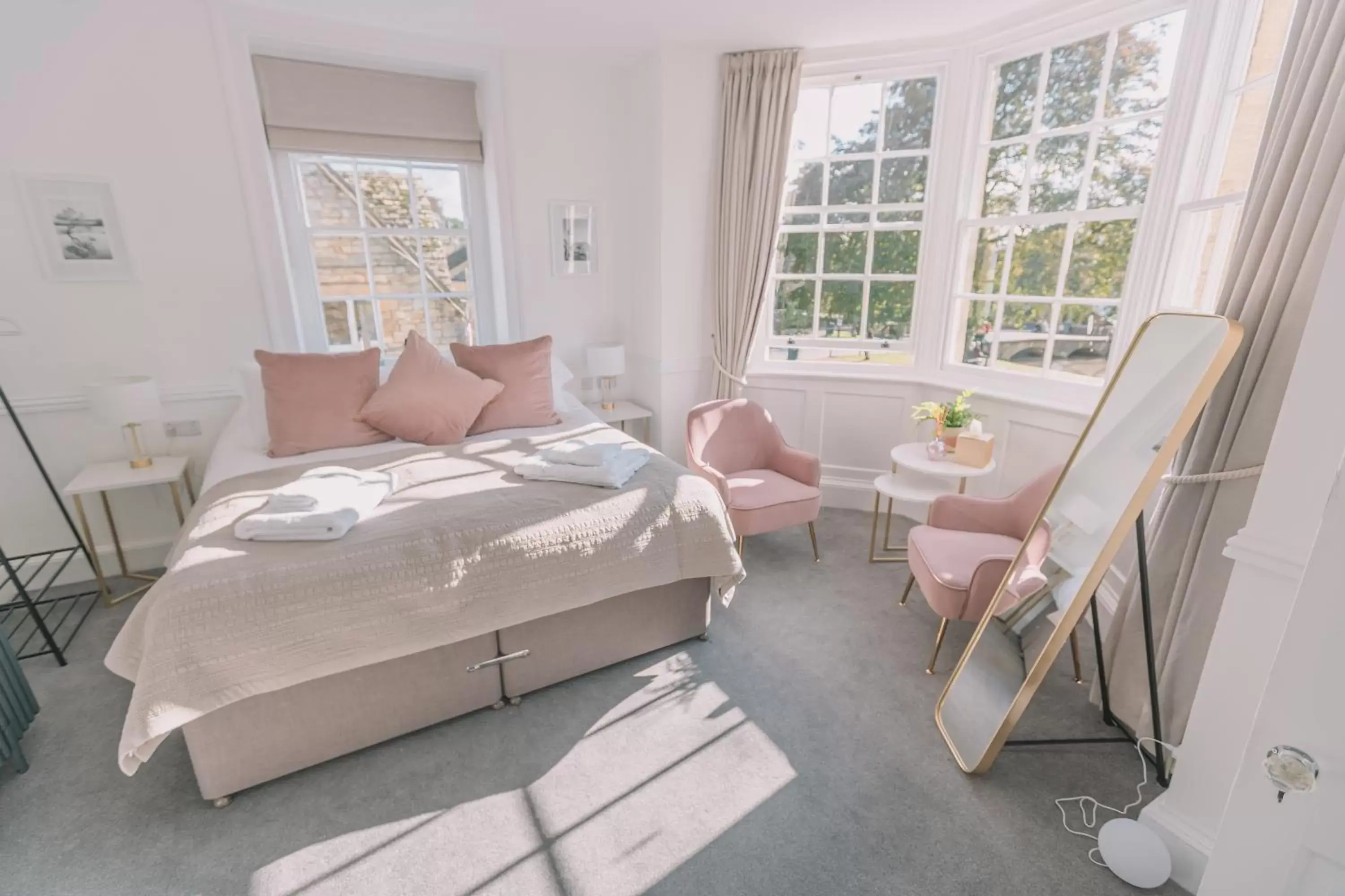 Deluxe Suite in Old Bank Rooms Deluxe Suite in Old Bank Rooms