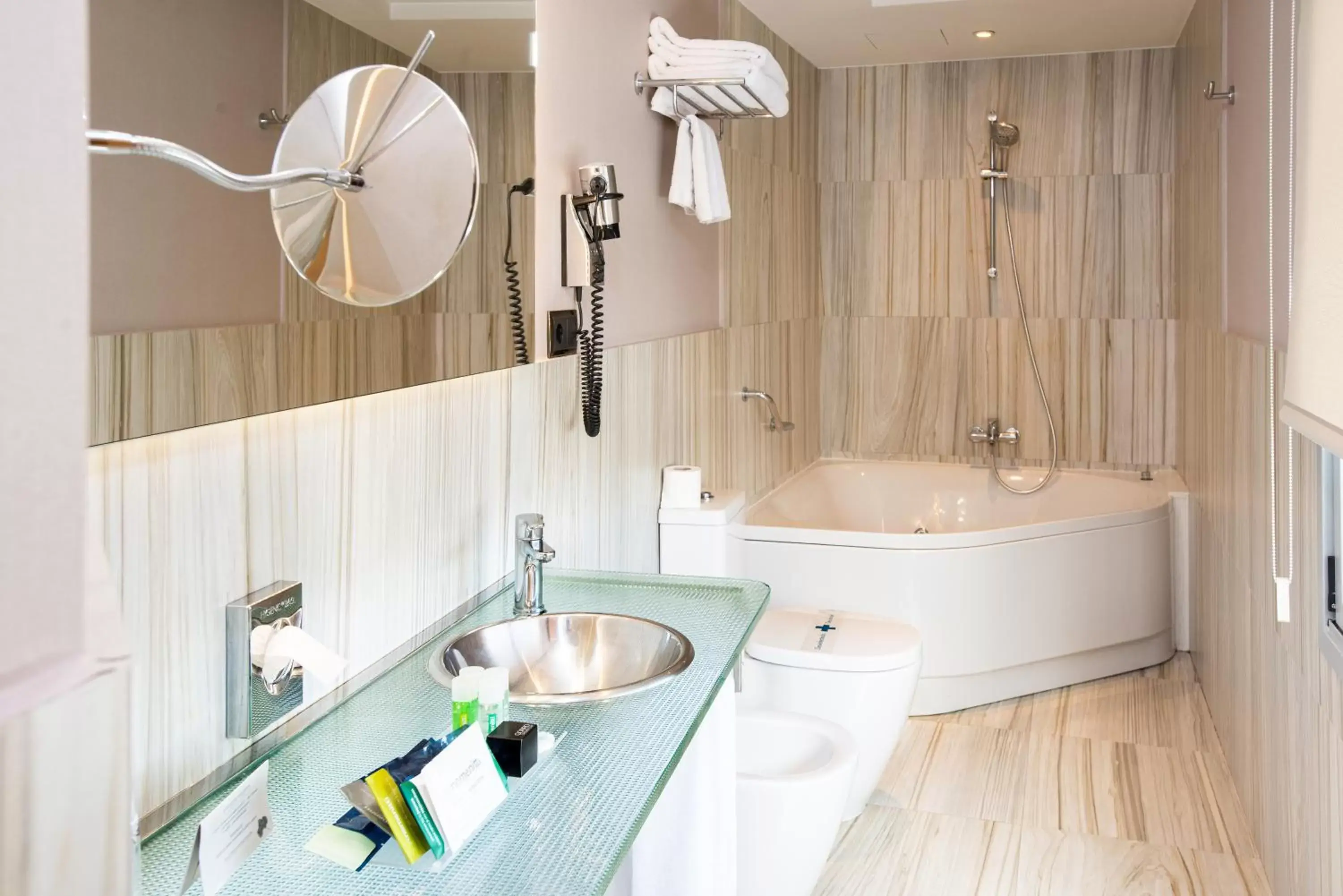 Junior Suite (2 Adults) in Hotel Plaza Junior Suite (2 Adults) in Hotel Plaza