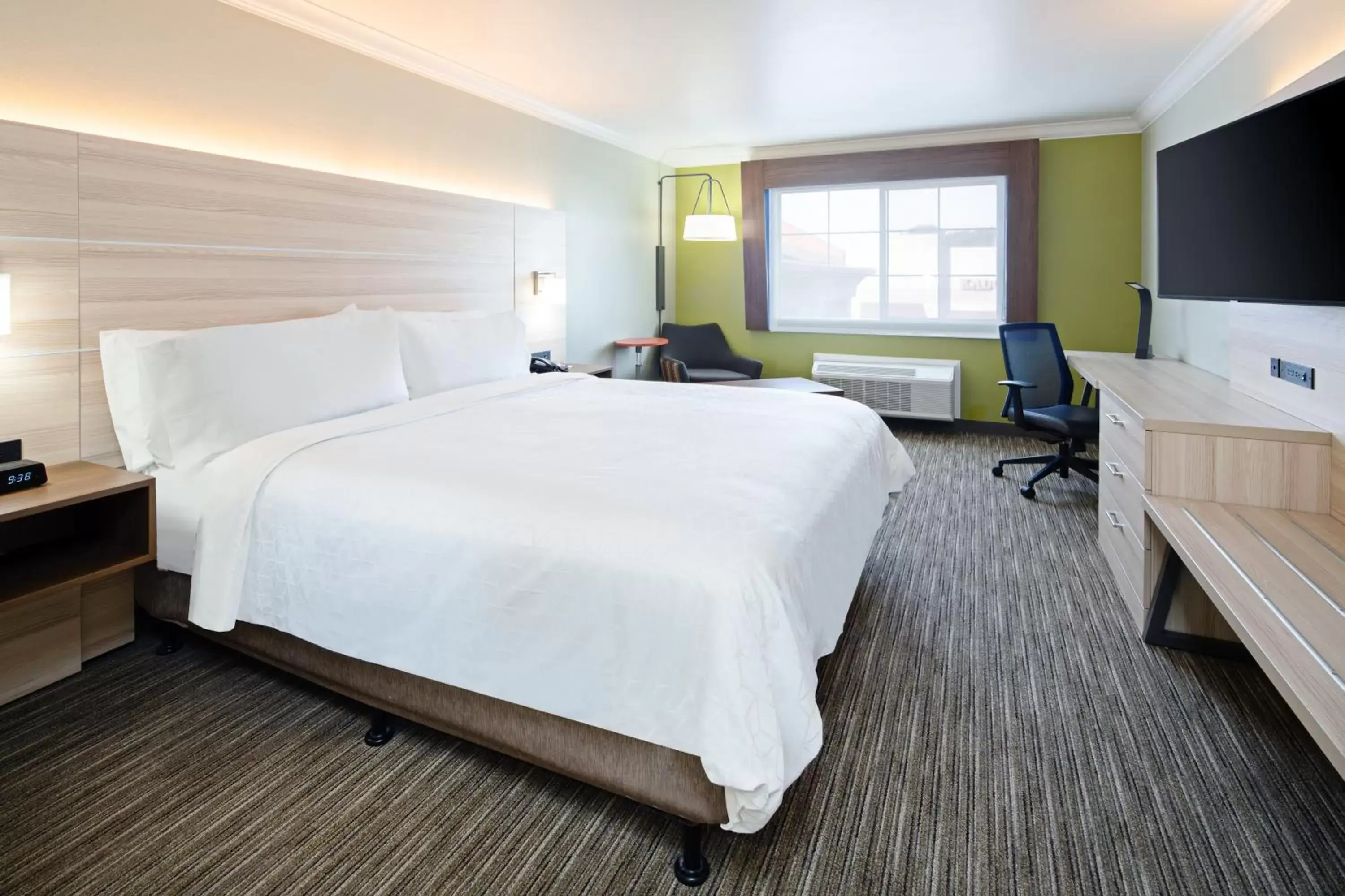 Single King Room in Holiday Inn Express Hotel & Suites Watsonville, an IHG Hotel Single King Room in Holiday Inn Express Hotel & Suites Watsonville, an IHG Hotel