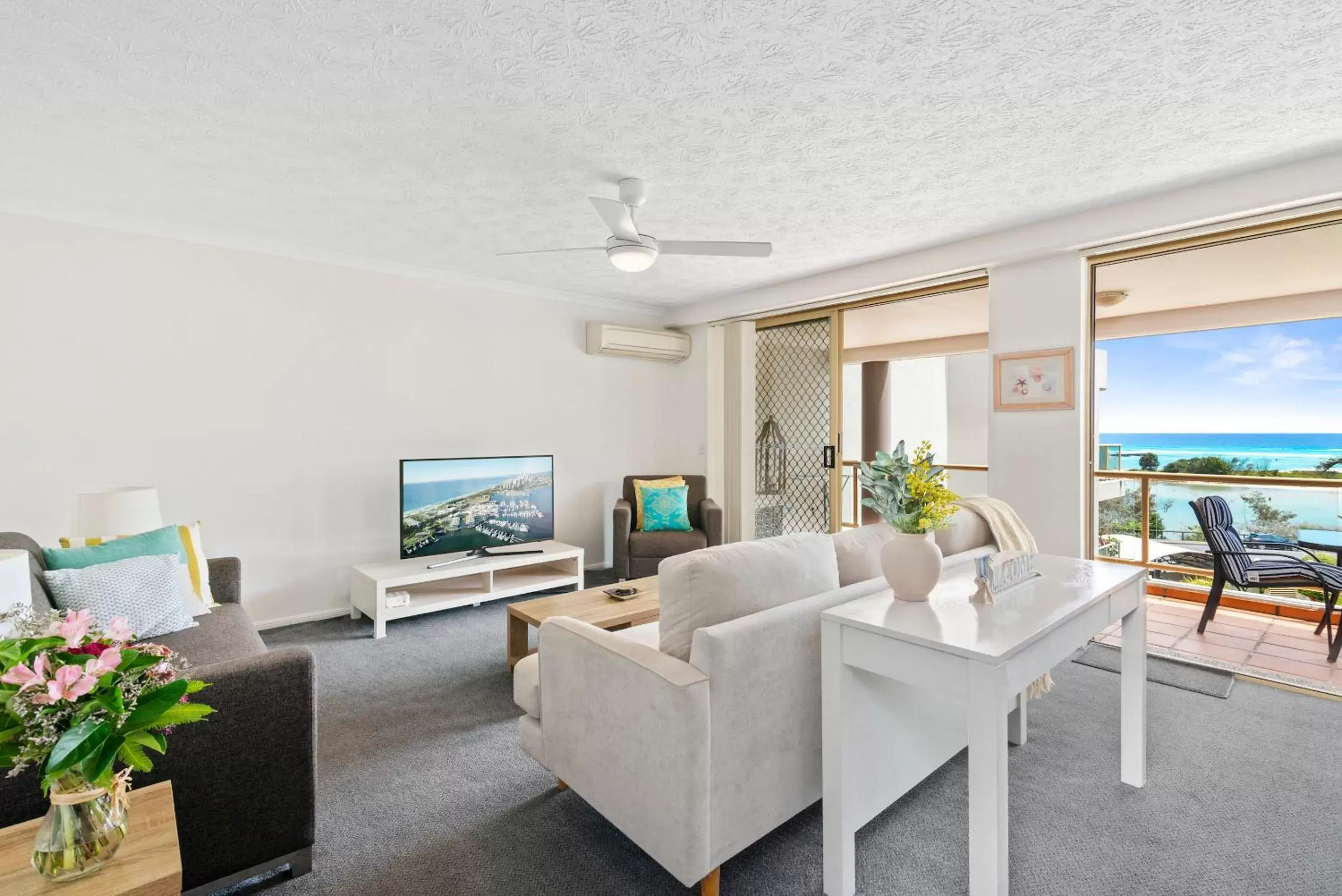 Two-Bedroom Apartment in Little Cove Currumbin Two-Bedroom Apartment in Little Cove Currumbin