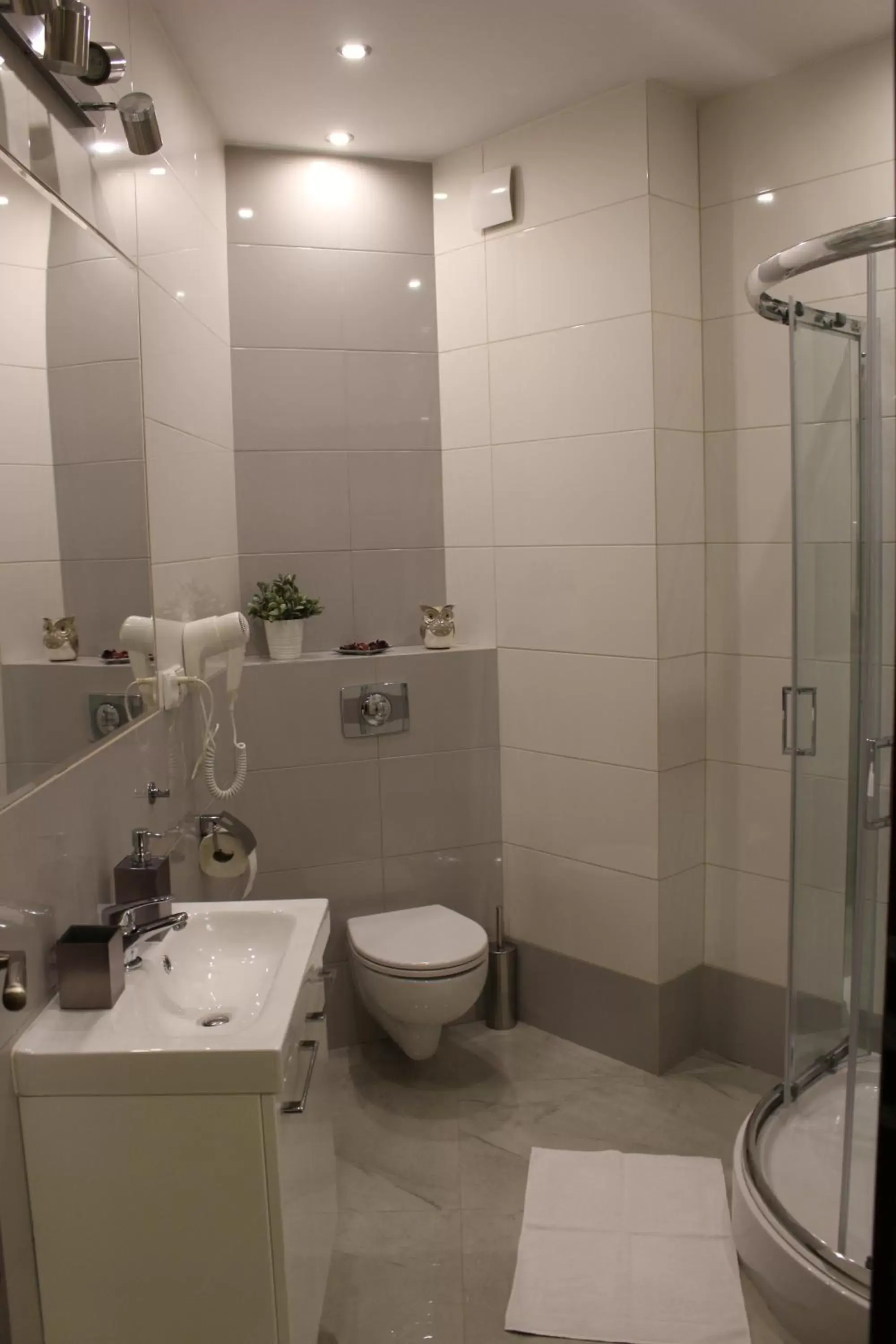 Double Room with Private Bathroom - single occupancy in PIANO CAFE b&b Double Room with Private Bathroom - single occupancy in PIANO CAFE b&b