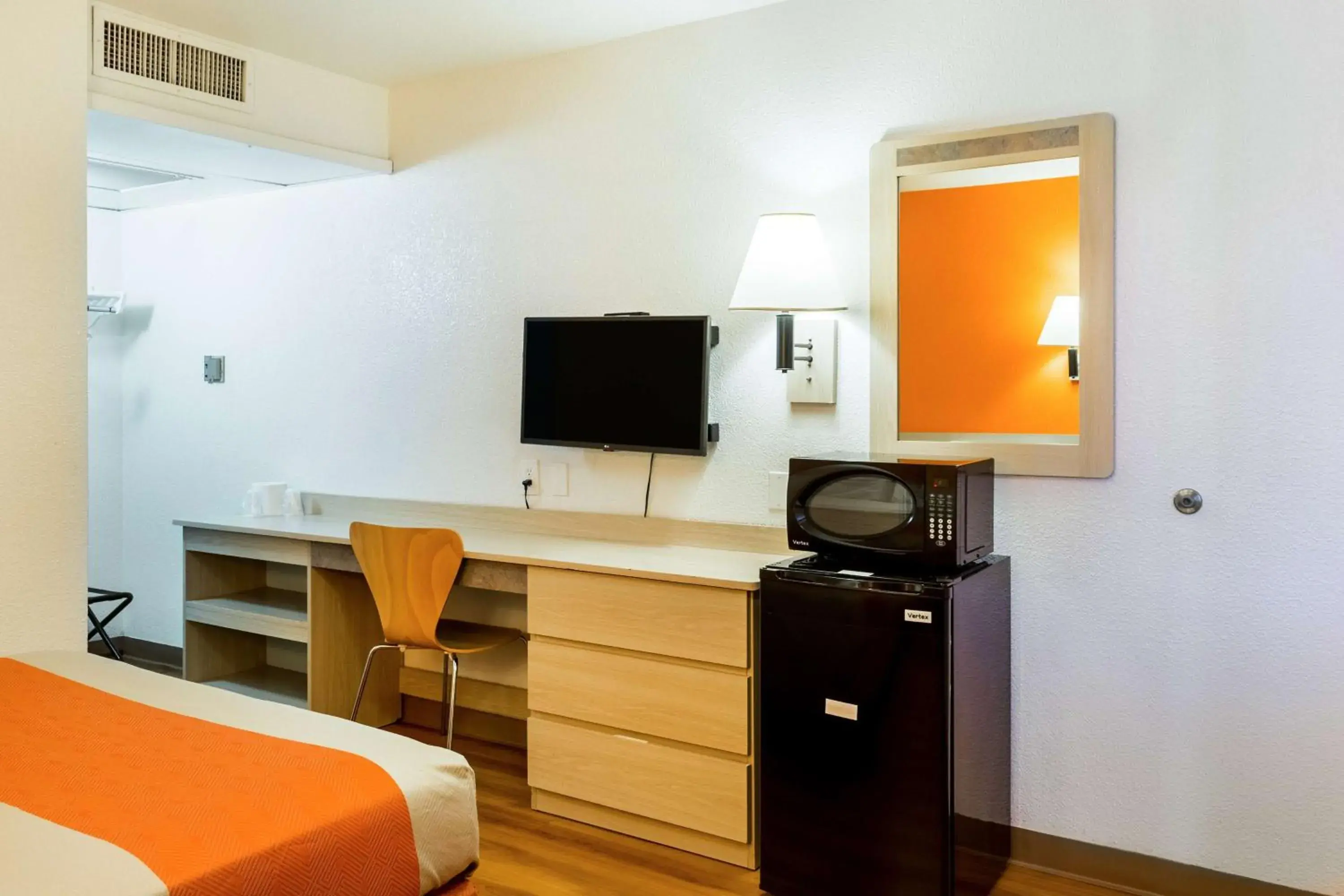 Double Room - Disability Access - Roll In Shower in Motel 6 Mojave, CA Double Room - Disability Access - Roll In Shower in Motel 6 Mojave, CA