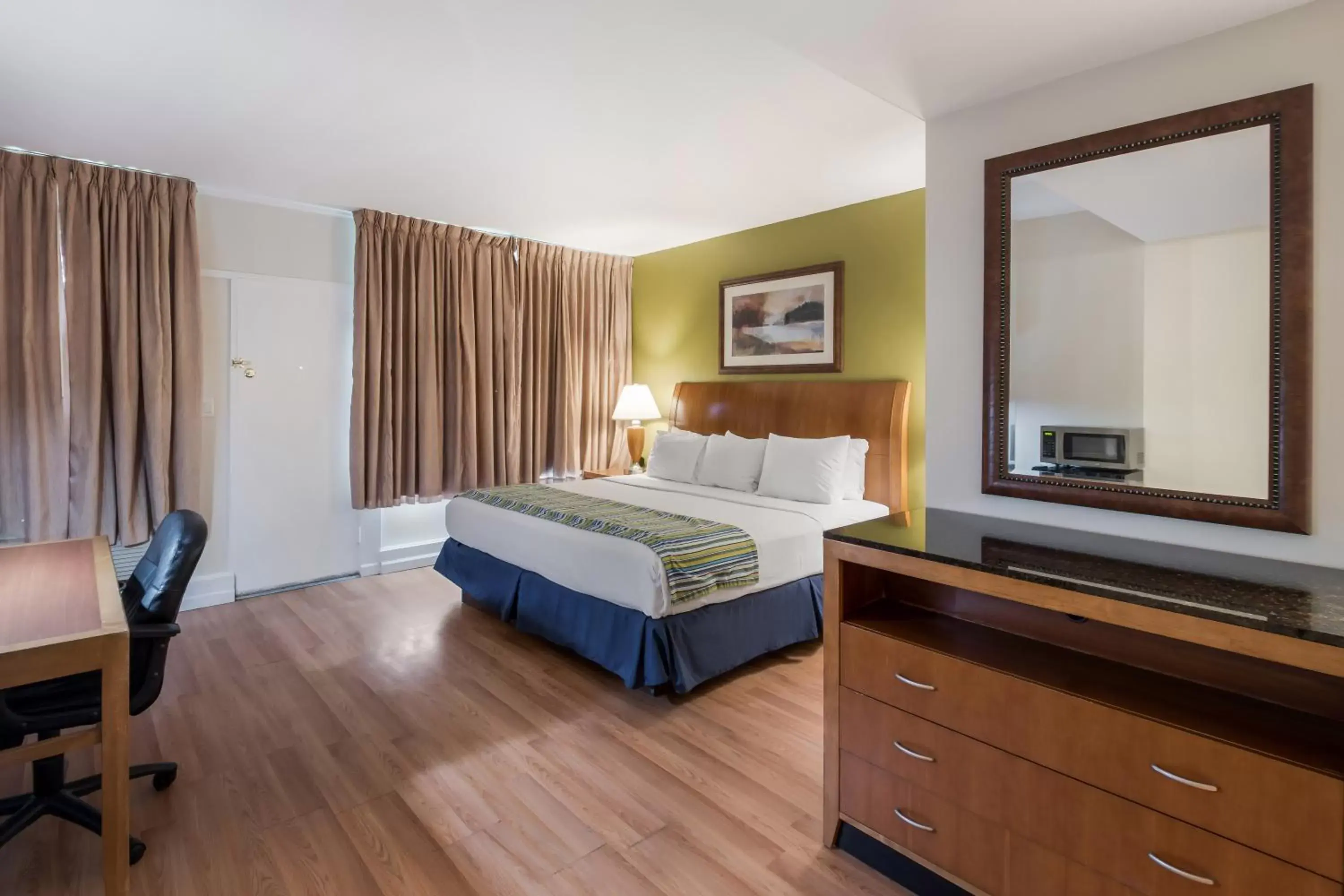 King Room in Americas Best Value Inn-Painted Post King Room in Americas Best Value Inn-Painted Post