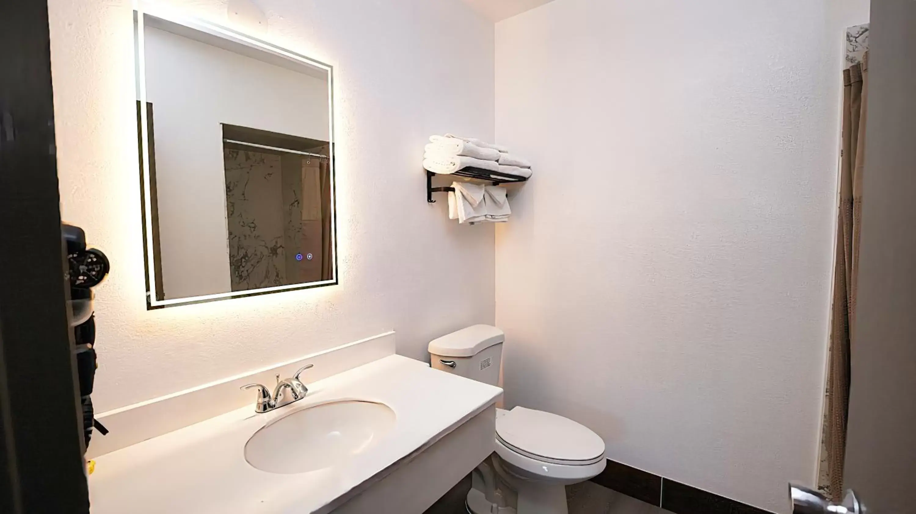 Basic Triple Room in SeaSide Inn & Suites Basic Triple Room in SeaSide Inn & Suites