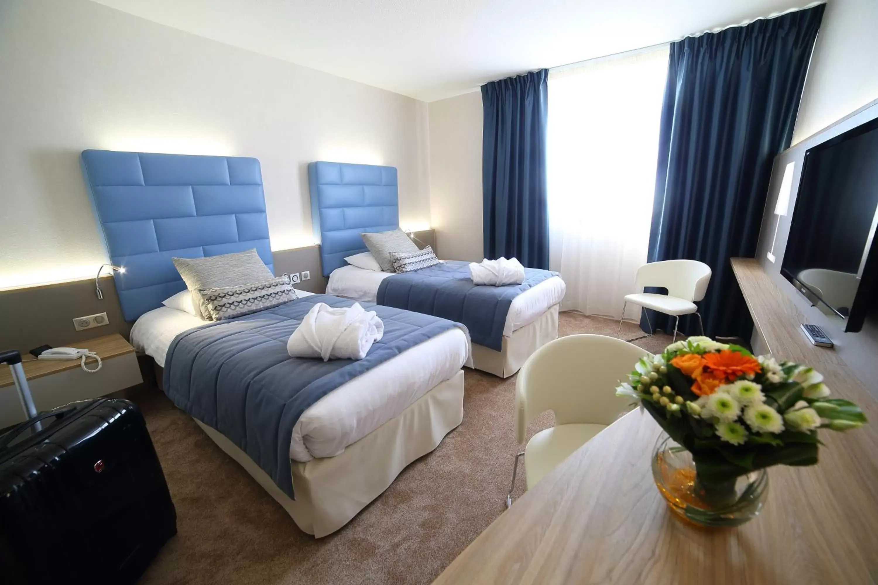 Superior Twin Room in Hotel Plaza - site du Futuroscope Superior Twin Room in Hotel Plaza - site du Futuroscope