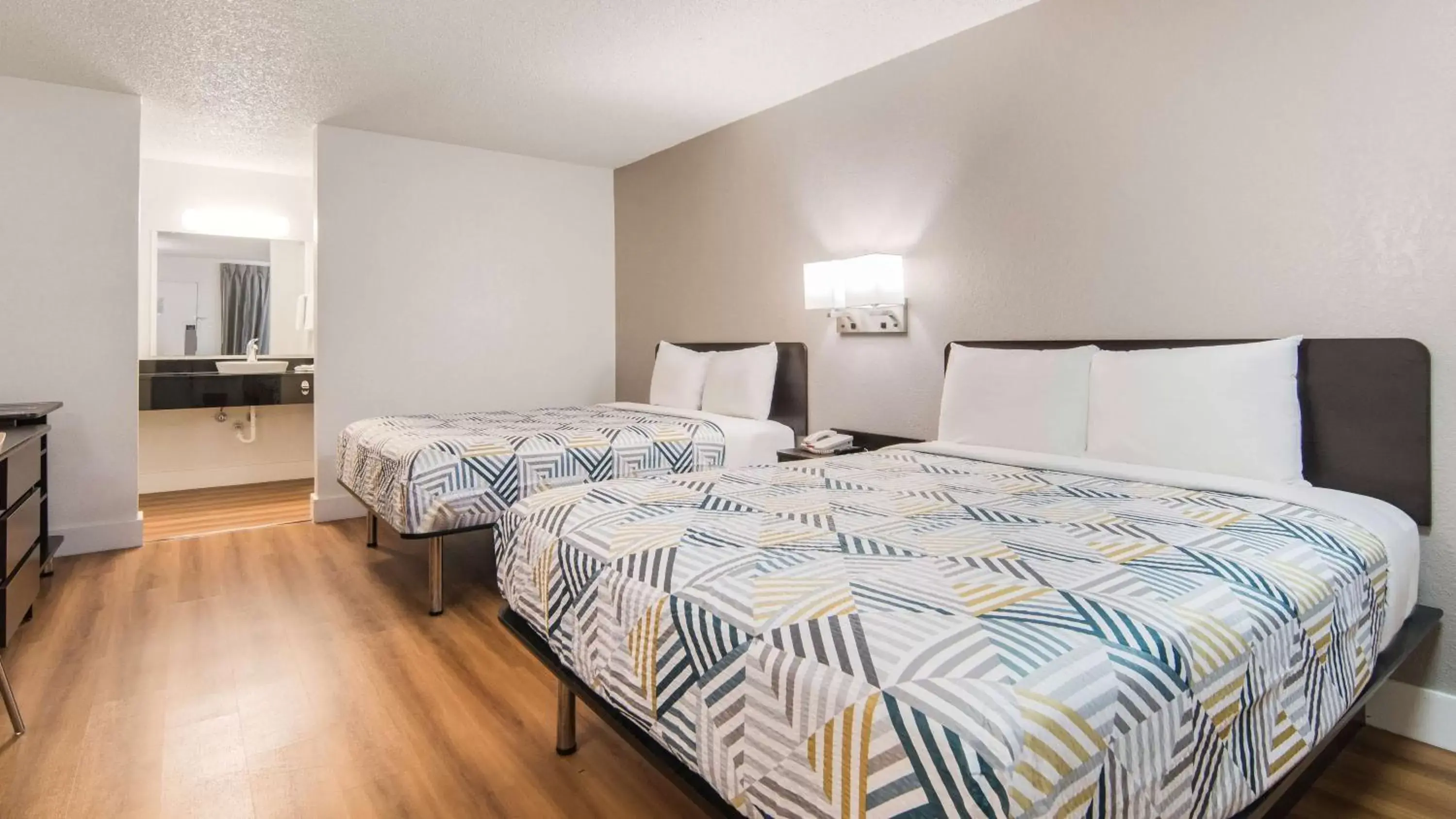 Queen Room with Two Queen Beds - single occupancy - Smoking in Motel 6-Addison, TX - Dallas Queen Room with Two Queen Beds - single occupancy - Smoking in Motel 6-Addison, TX - Dallas
