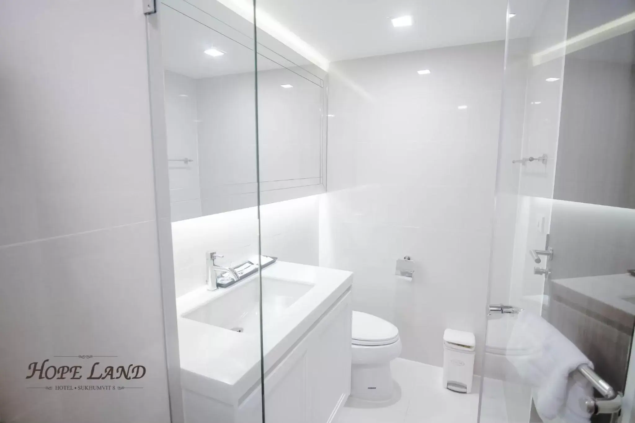 Deluxe Double Room in Hope Land Hotel Sukhumvit 8 Deluxe Double Room in Hope Land Hotel Sukhumvit 8