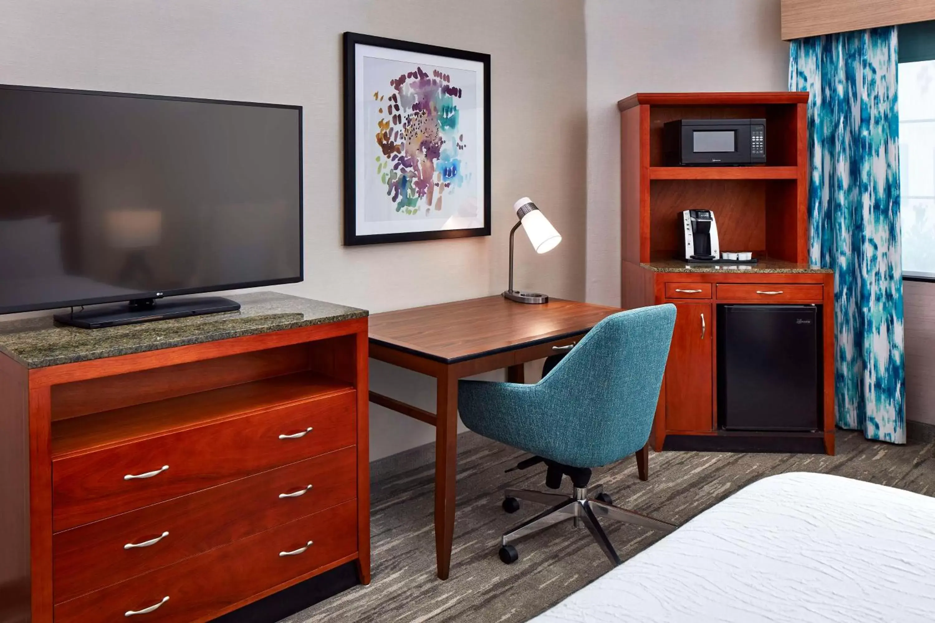 Deluxe King Room in Hilton Garden Inn Valencia Six Flags Deluxe King Room in Hilton Garden Inn Valencia Six Flags