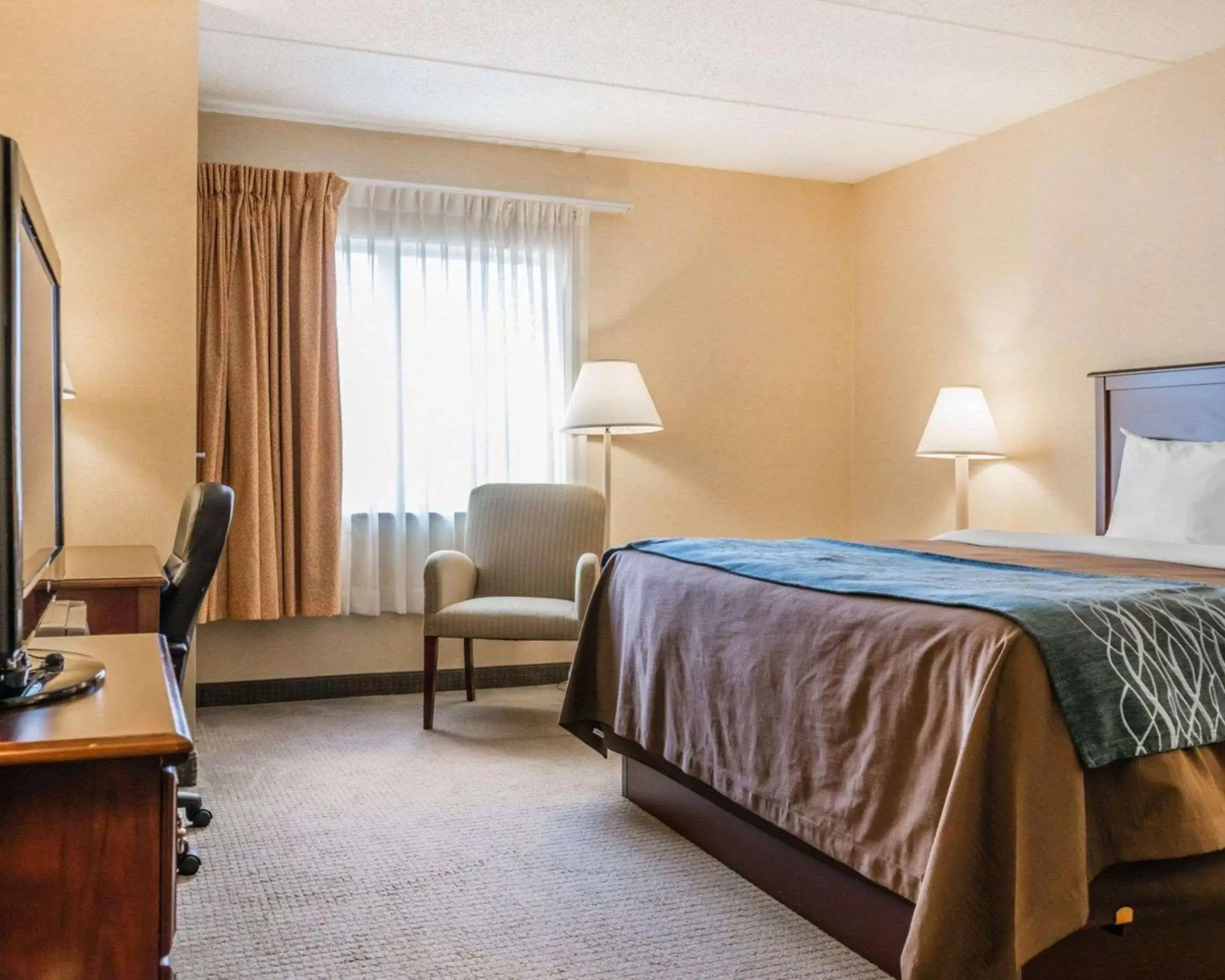 King Room - Non-Smoking in Rodeway Inn Mercer I-80 King Room - Non-Smoking in Rodeway Inn Mercer I-80