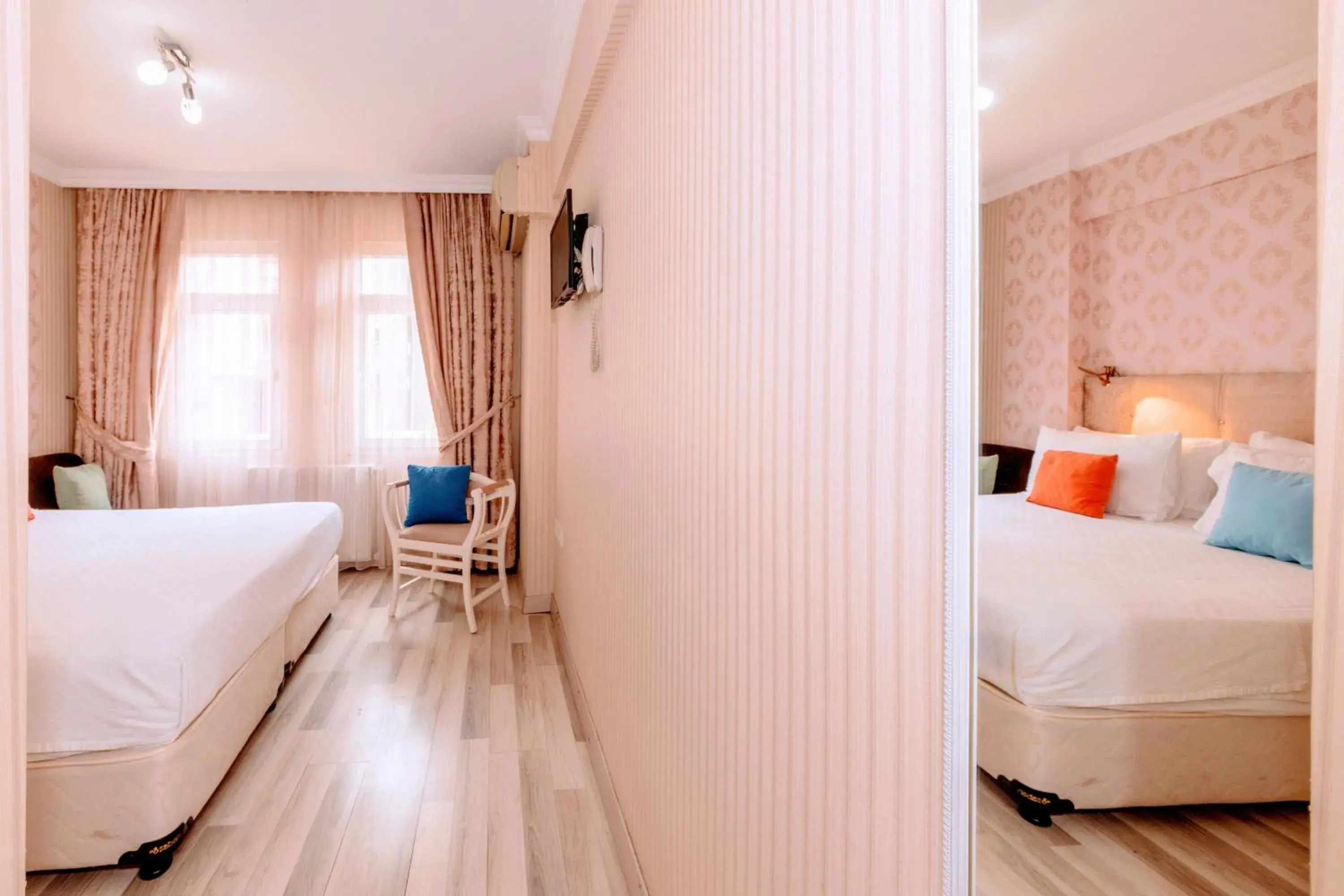 Connecting Family Room in Walnut Shell Hotel Connecting Family Room in Walnut Shell Hotel