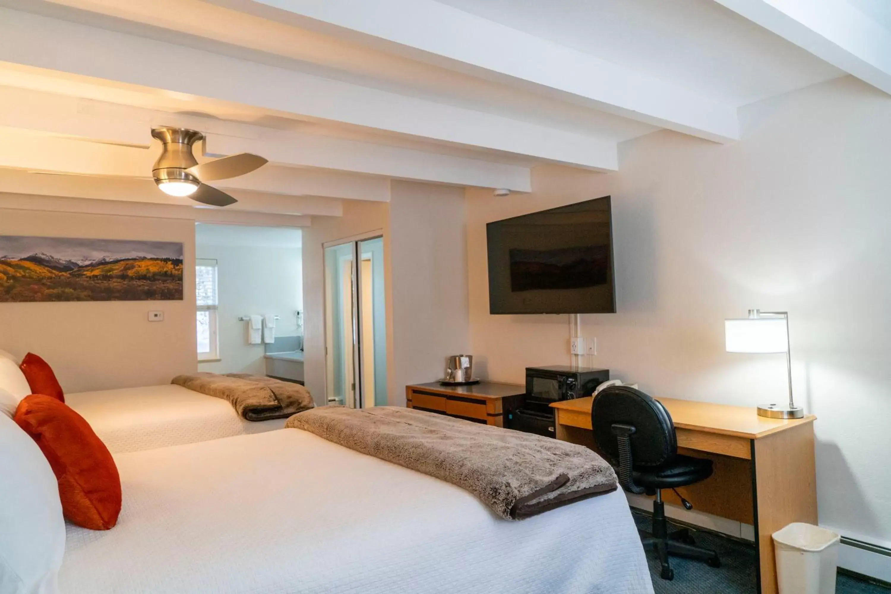 Queen/Queen Riverside Bed Room in Aspenalt Lodge Queen/Queen Riverside Bed Room in Aspenalt Lodge