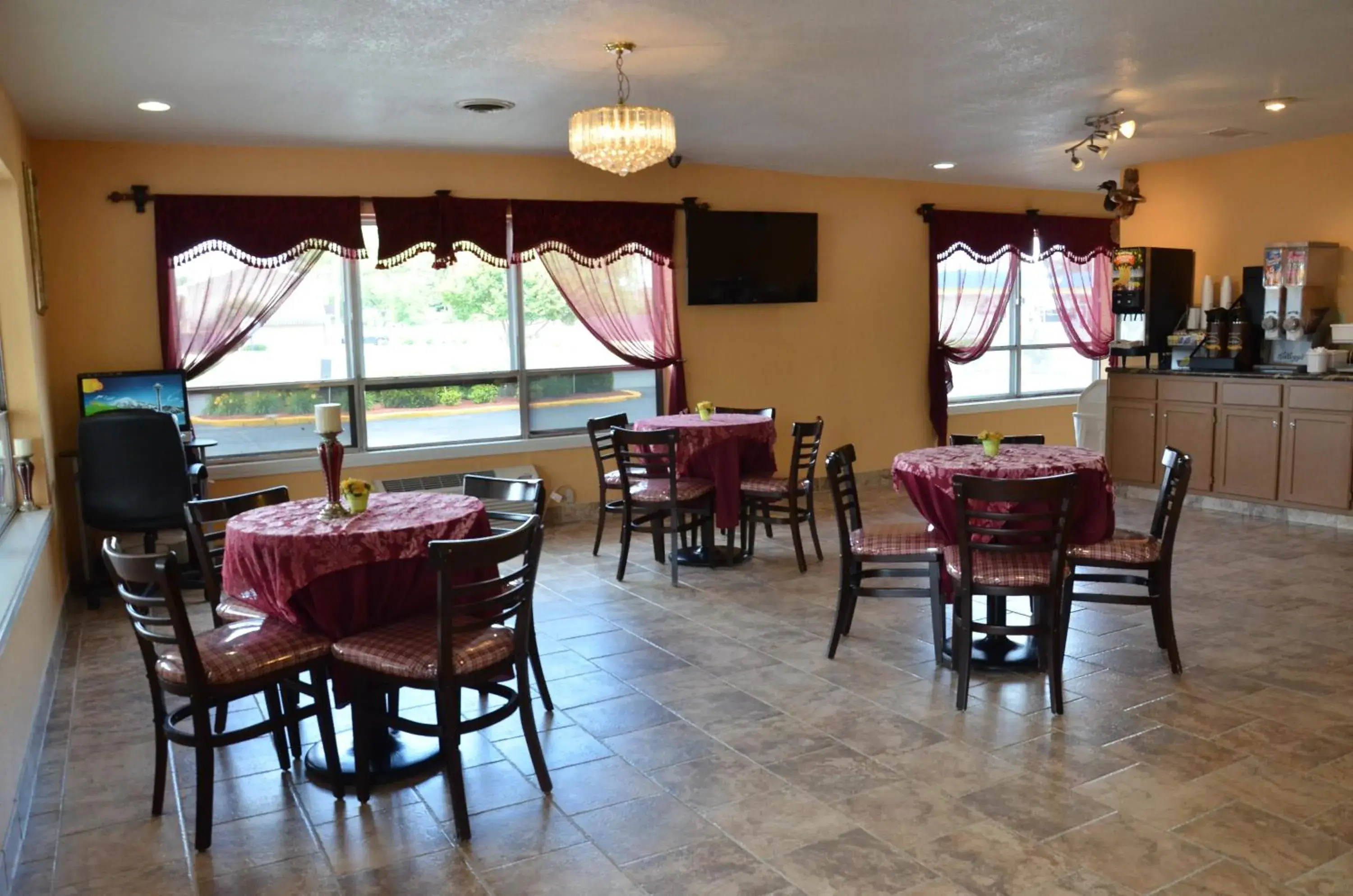 Queen Room with Two Queen Beds - Smoking in FairBridge Inn Express Stuttgart Queen Room with Two Queen Beds - Smoking in FairBridge Inn Express Stuttgart