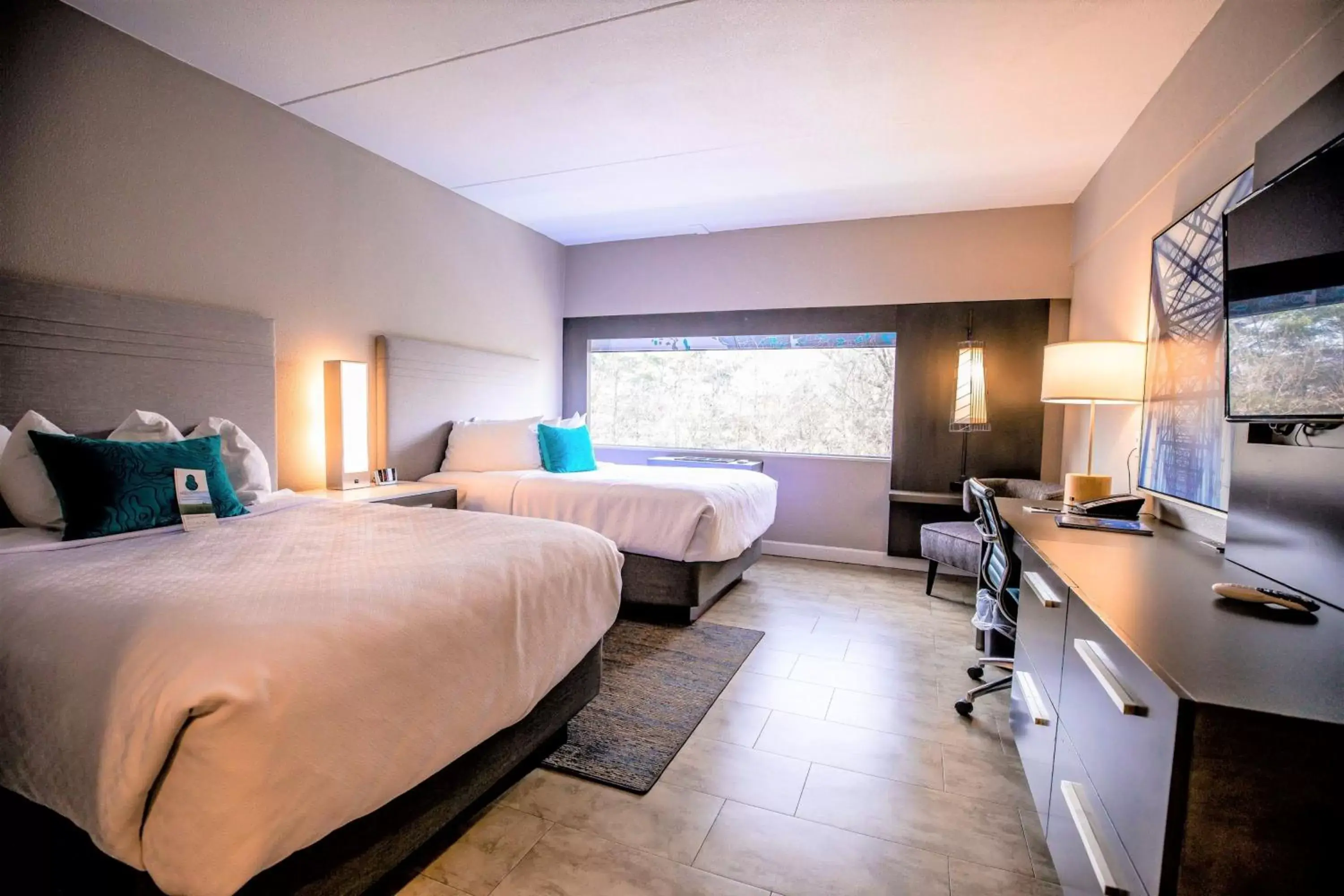 Queen Room with Two Queen Beds - Non-Smoking in Hotel Indigo Harrisburg – Hershey Queen Room with Two Queen Beds - Non-Smoking in Hotel Indigo Harrisburg – Hershey