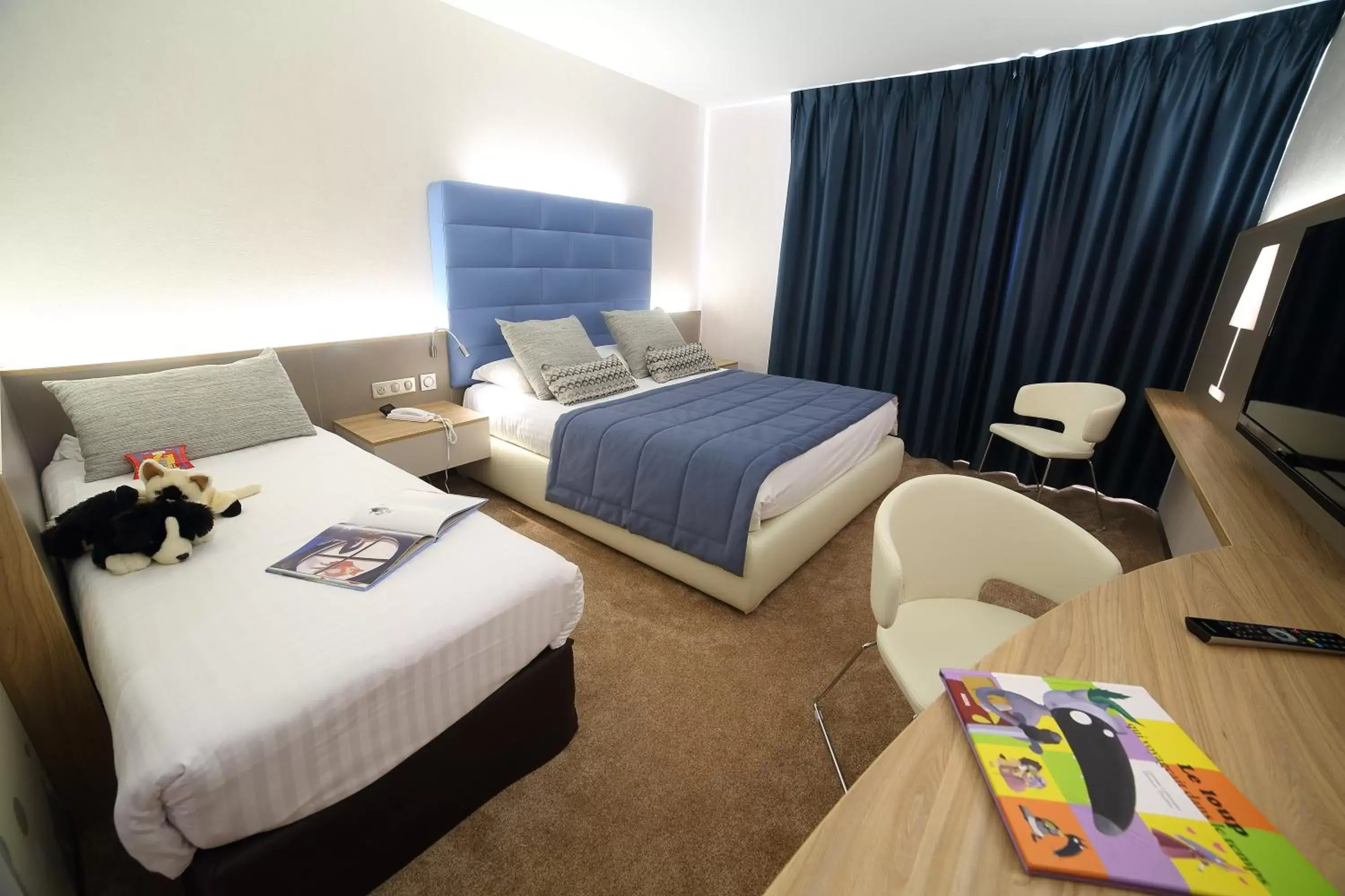 Superior Triple Room (2 Adults + 1 Child under 16 years) in Hotel Plaza - site du Futuroscope Superior Triple Room (2 Adults + 1 Child under 16 years) in Hotel Plaza - site du Futuroscope