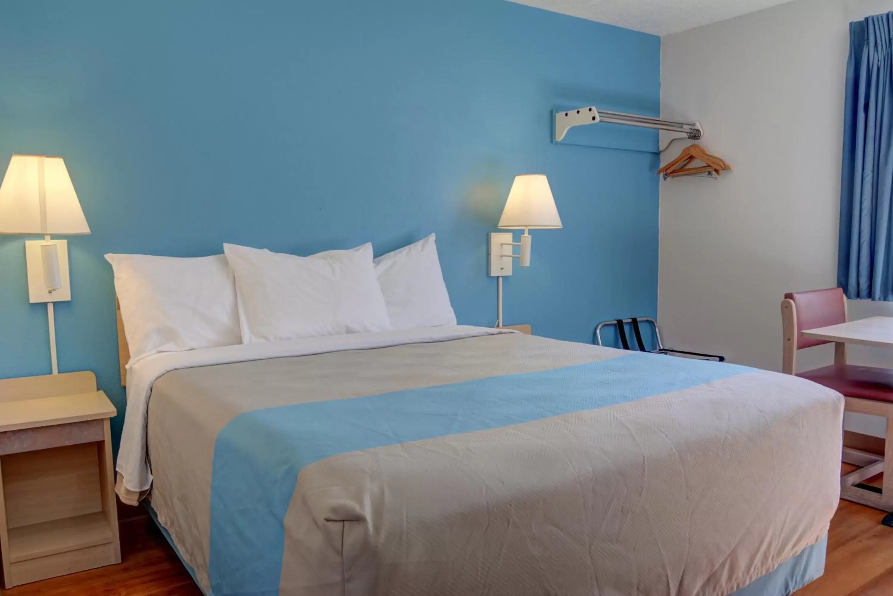 Queen Room - single occupancy - Smoking in Motel 6-The Dalles, OR Queen Room - single occupancy - Smoking in Motel 6-The Dalles, OR