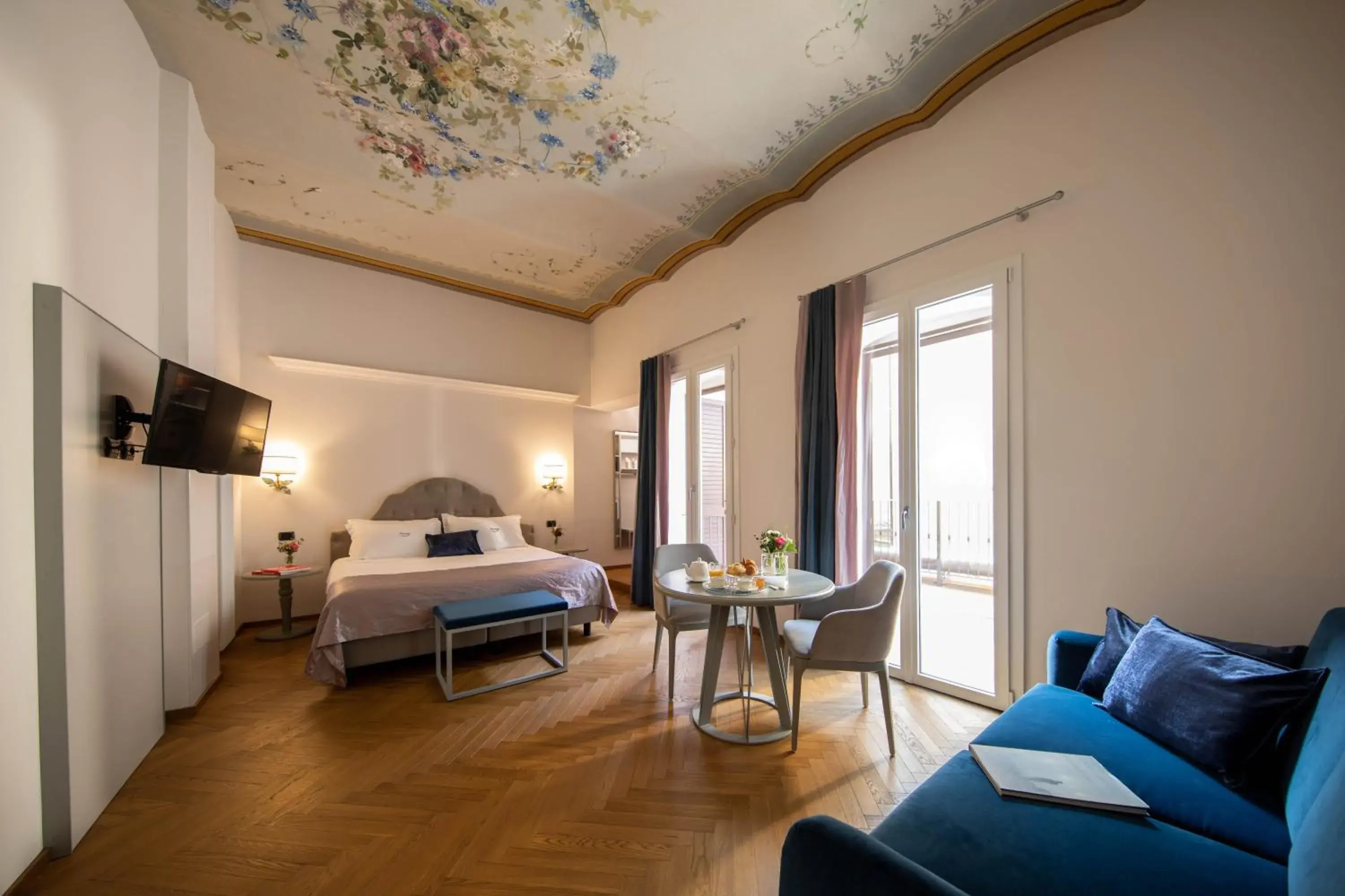 Junior Suite with Garden View in Hotel Touring Junior Suite with Garden View in Hotel Touring