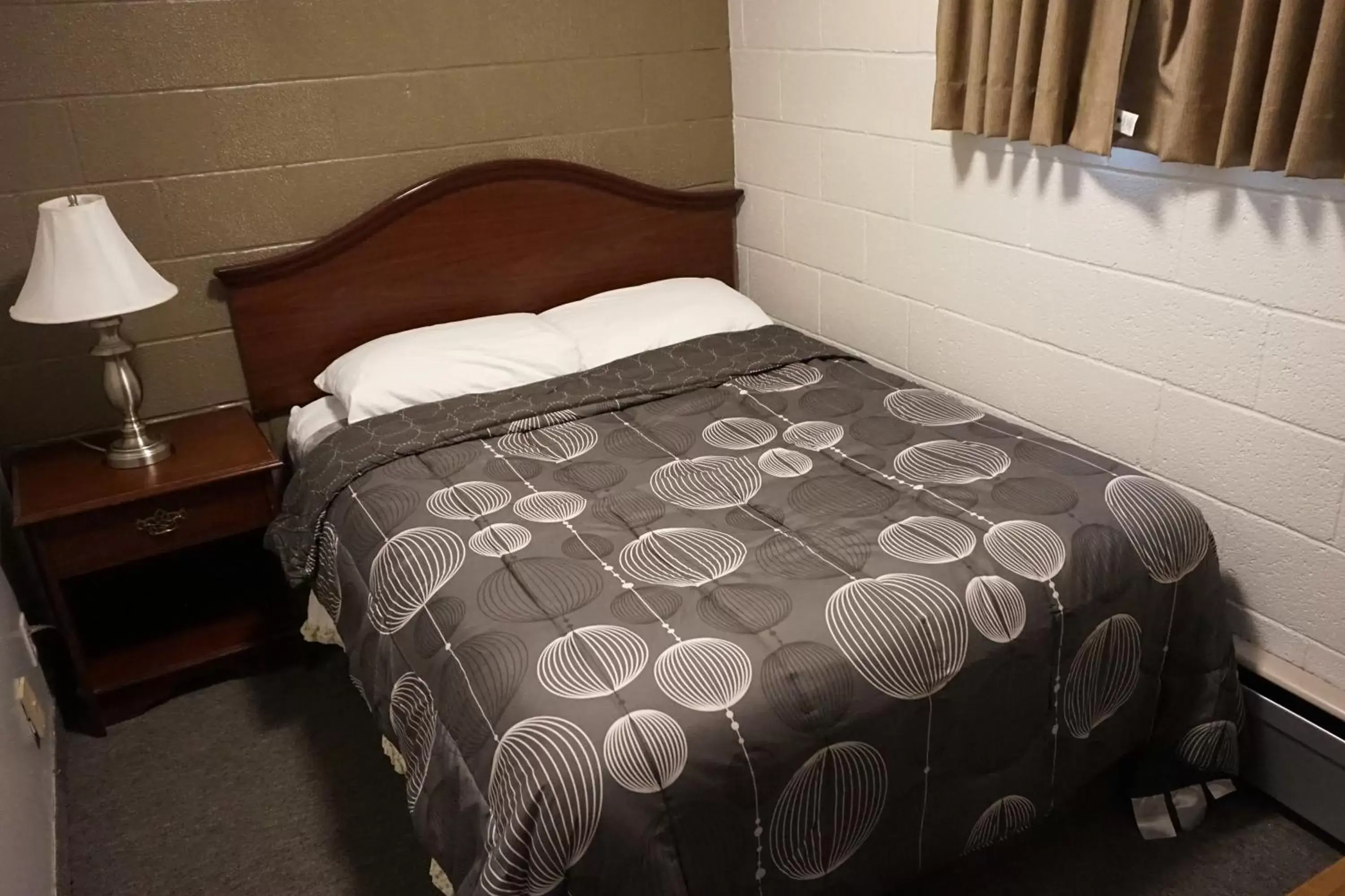 Two-Bedroom Suite with Kitchenette in Caravel Motel Two-Bedroom Suite with Kitchenette in Caravel Motel