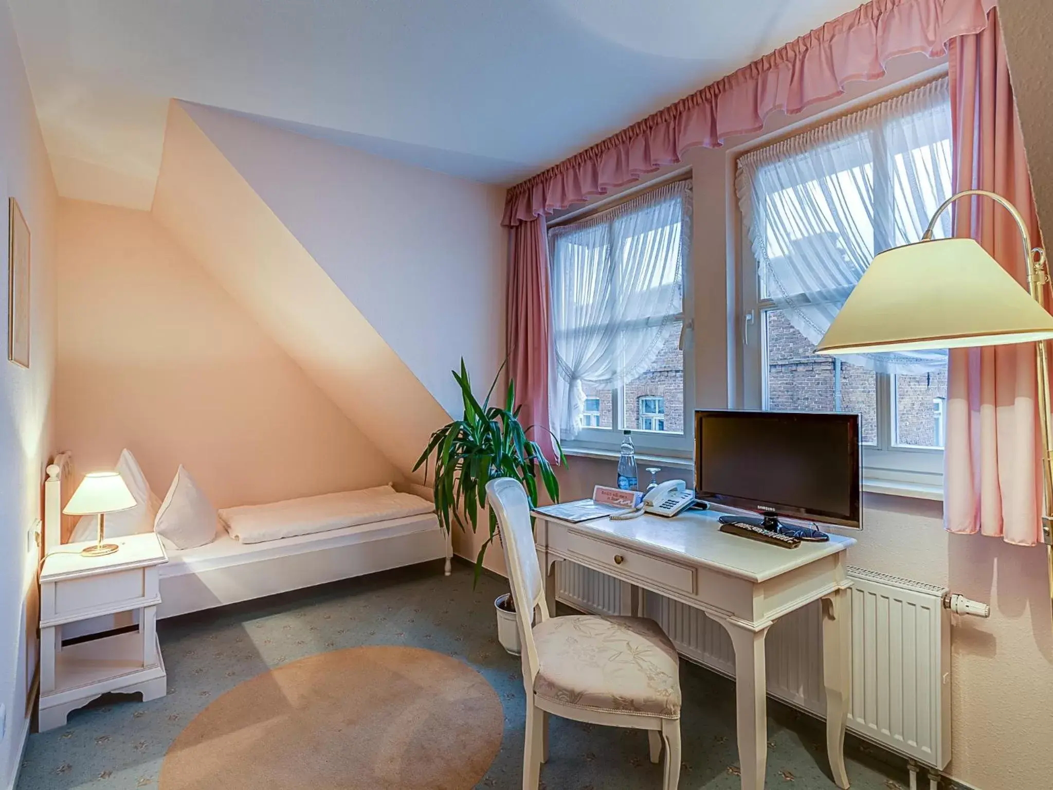 Single Room in Hotel Zur Burg GmbH Single Room in Hotel Zur Burg GmbH