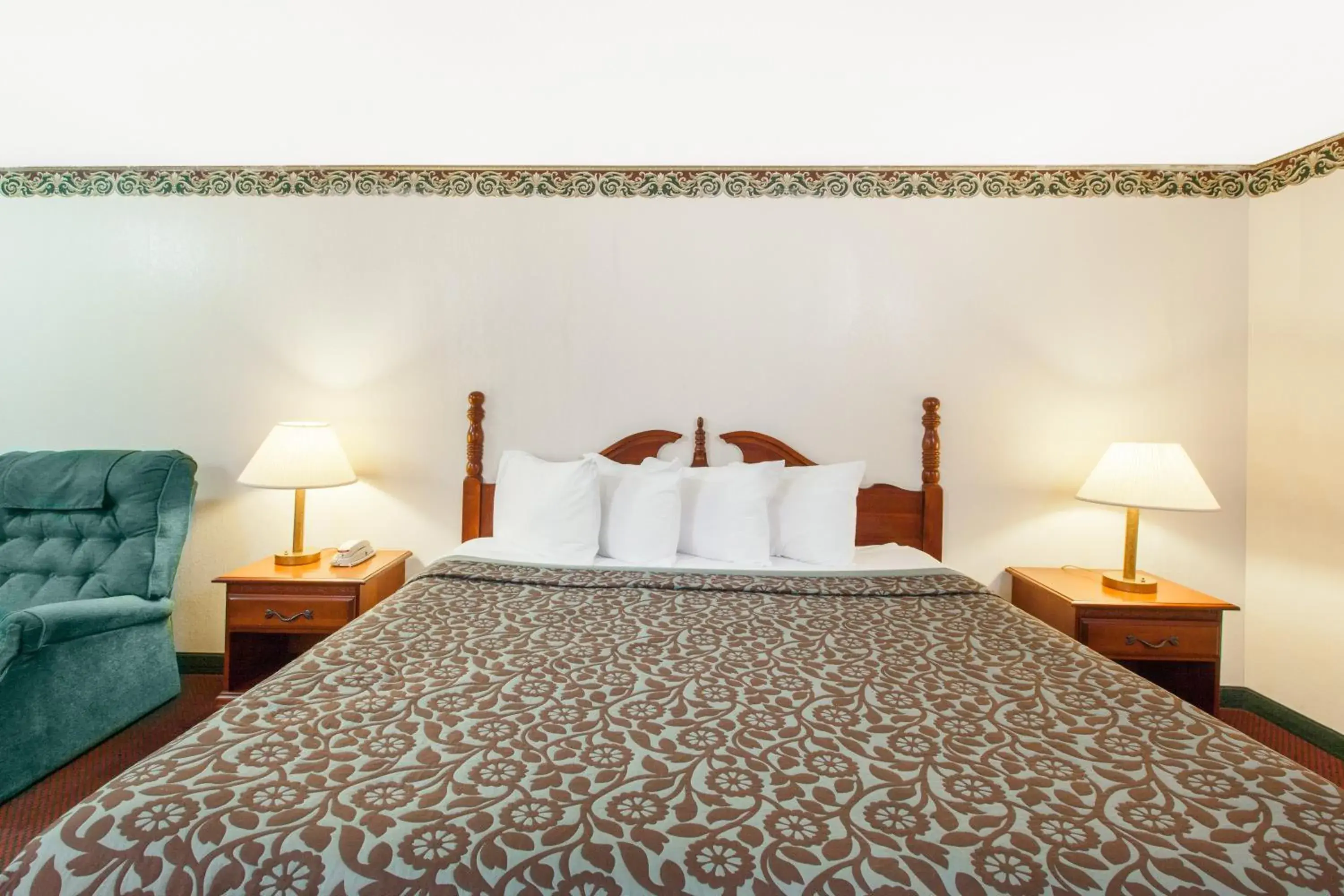 King Room - Non-Smoking in Days Inn by Wyndham Erick King Room - Non-Smoking in Days Inn by Wyndham Erick