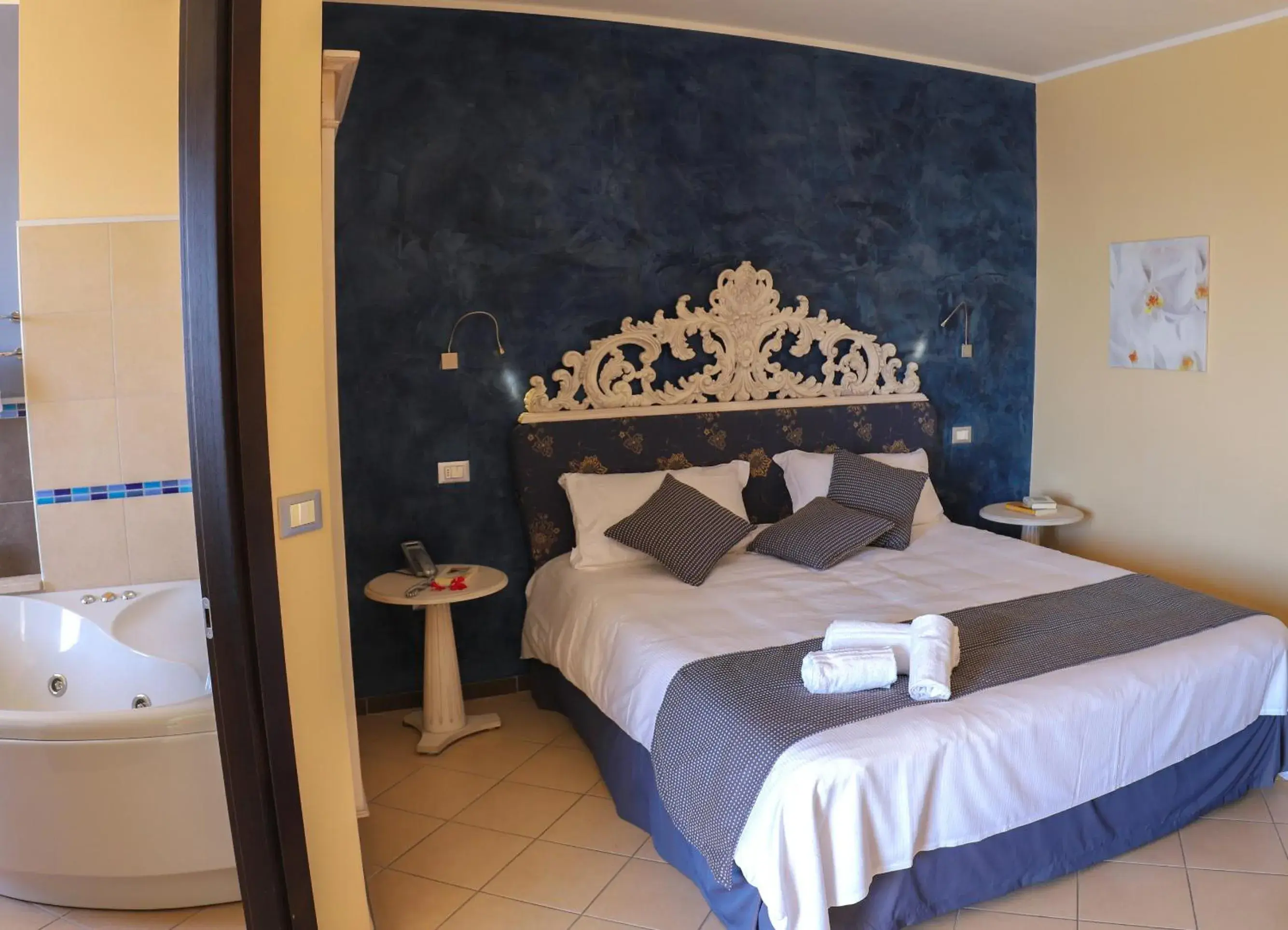 Panoramic Junior Suite with Hot Tub in Janus Hotel Panoramic Junior Suite with Hot Tub in Janus Hotel