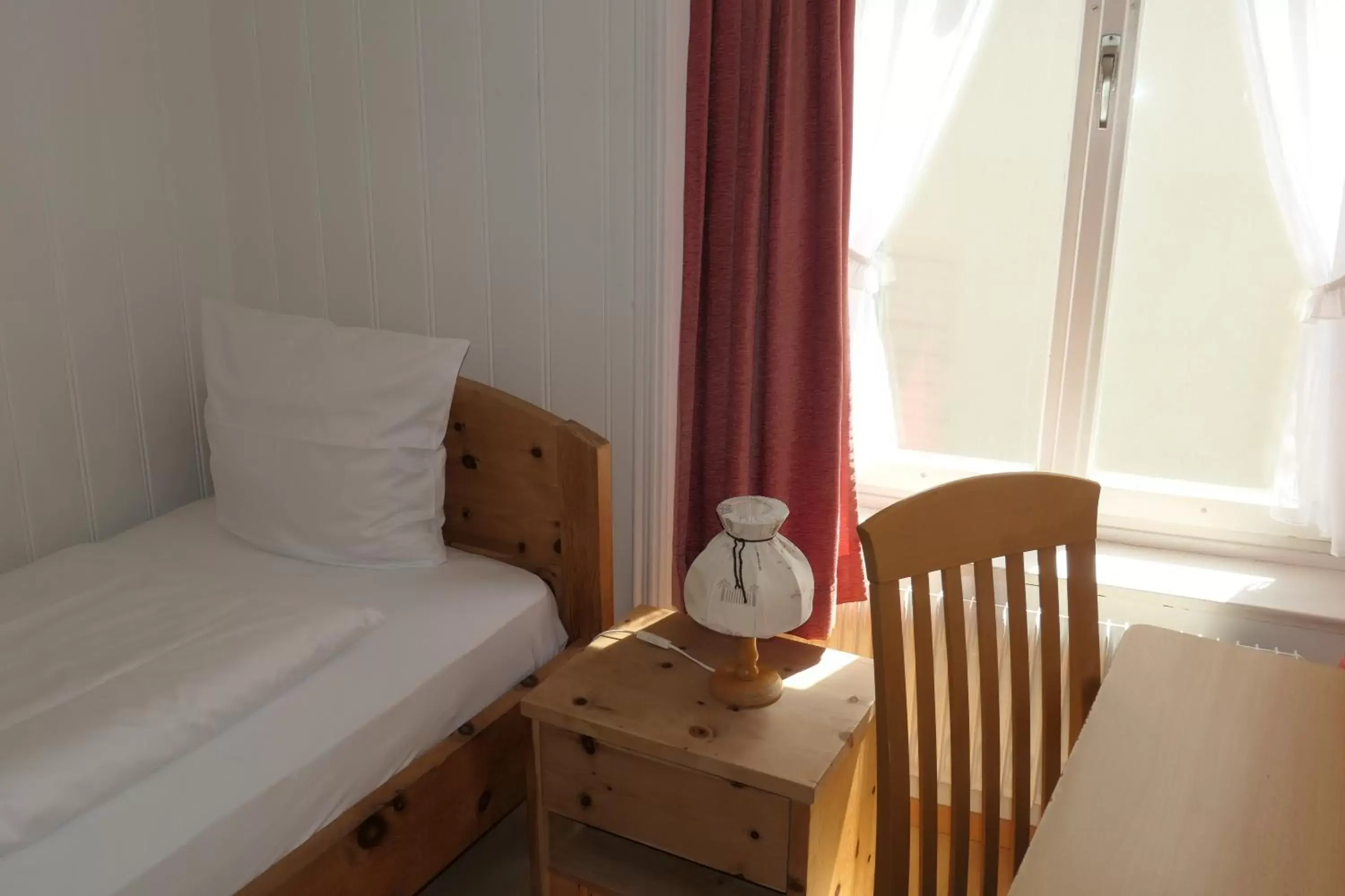 Single Room with Shared Bathroom in Hotel Franziskaner Single Room with Shared Bathroom in Hotel Franziskaner