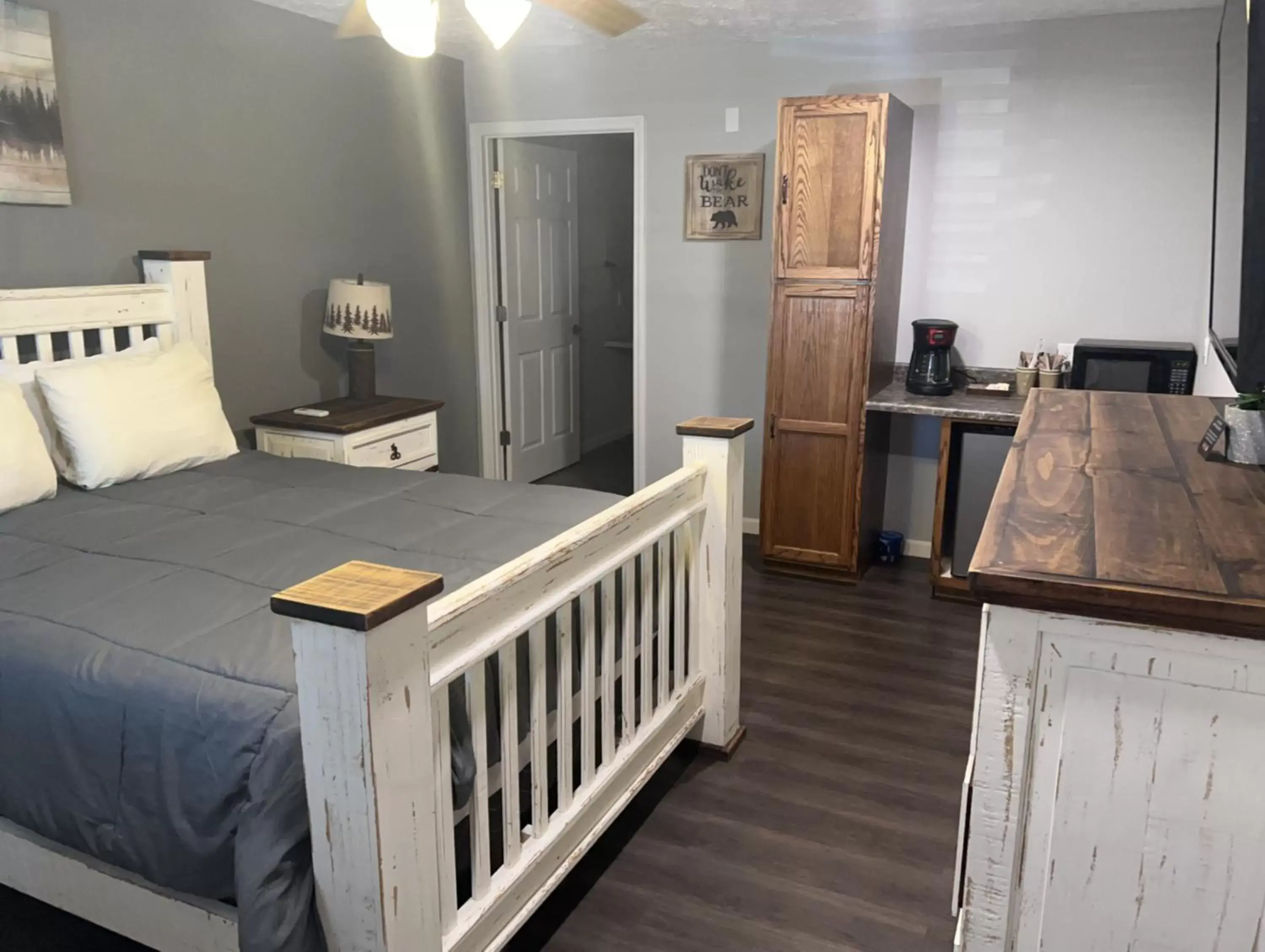 Queen Room - Disability Access in Heidi Motel - Helen Queen Room - Disability Access in Heidi Motel - Helen