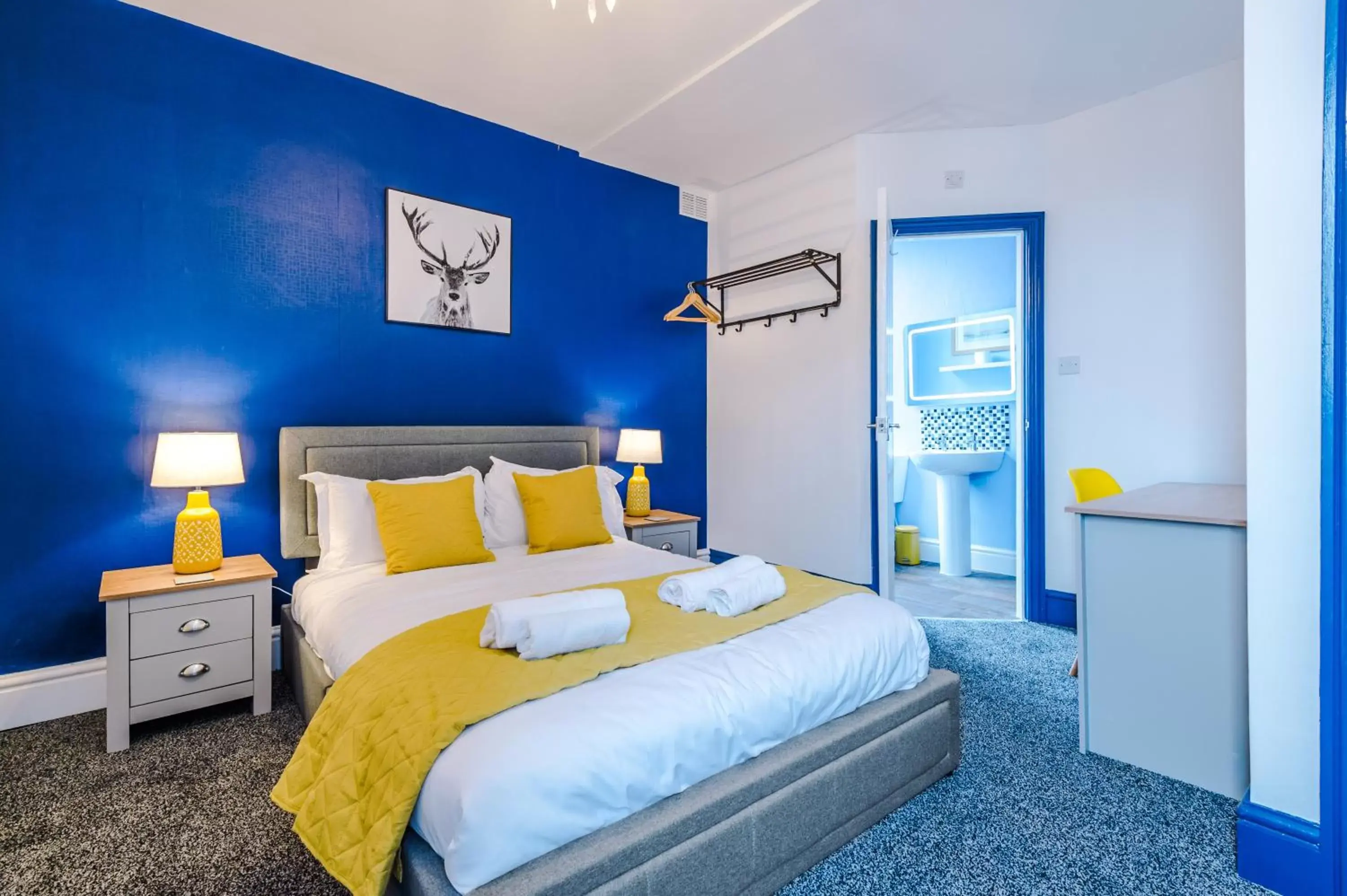 Double Room with Private Bathroom in Pebbles Guest House Double Room with Private Bathroom in Pebbles Guest House