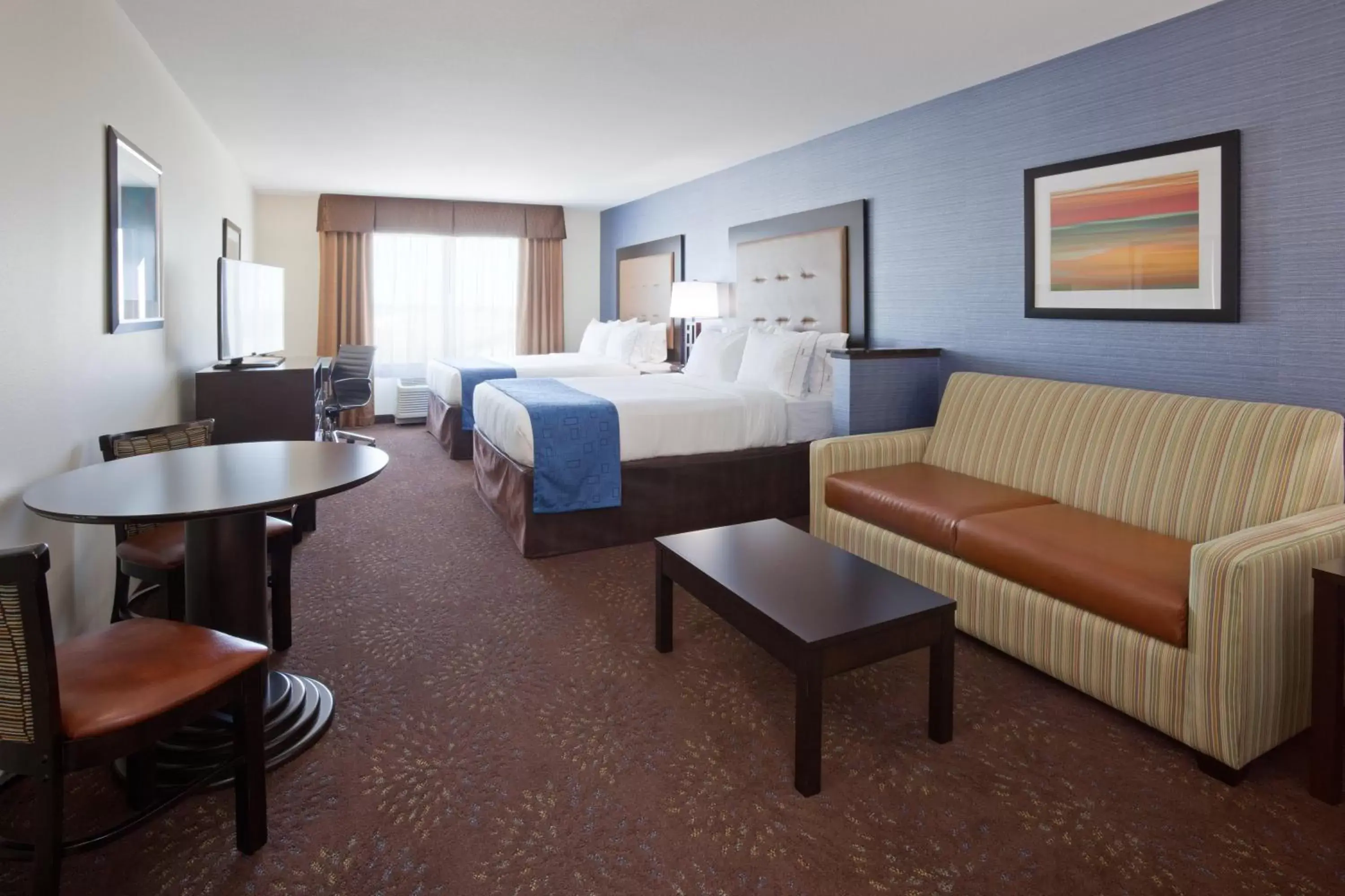 Standard Queen Room with Two Queen Beds and Tub - Communications Accessible in Holiday Inn Express & Suites Fort Dodge by IHG Standard Queen Room with Two Queen Beds and Tub - Communications Accessible in Holiday Inn Express & Suites Fort Dodge by IHG