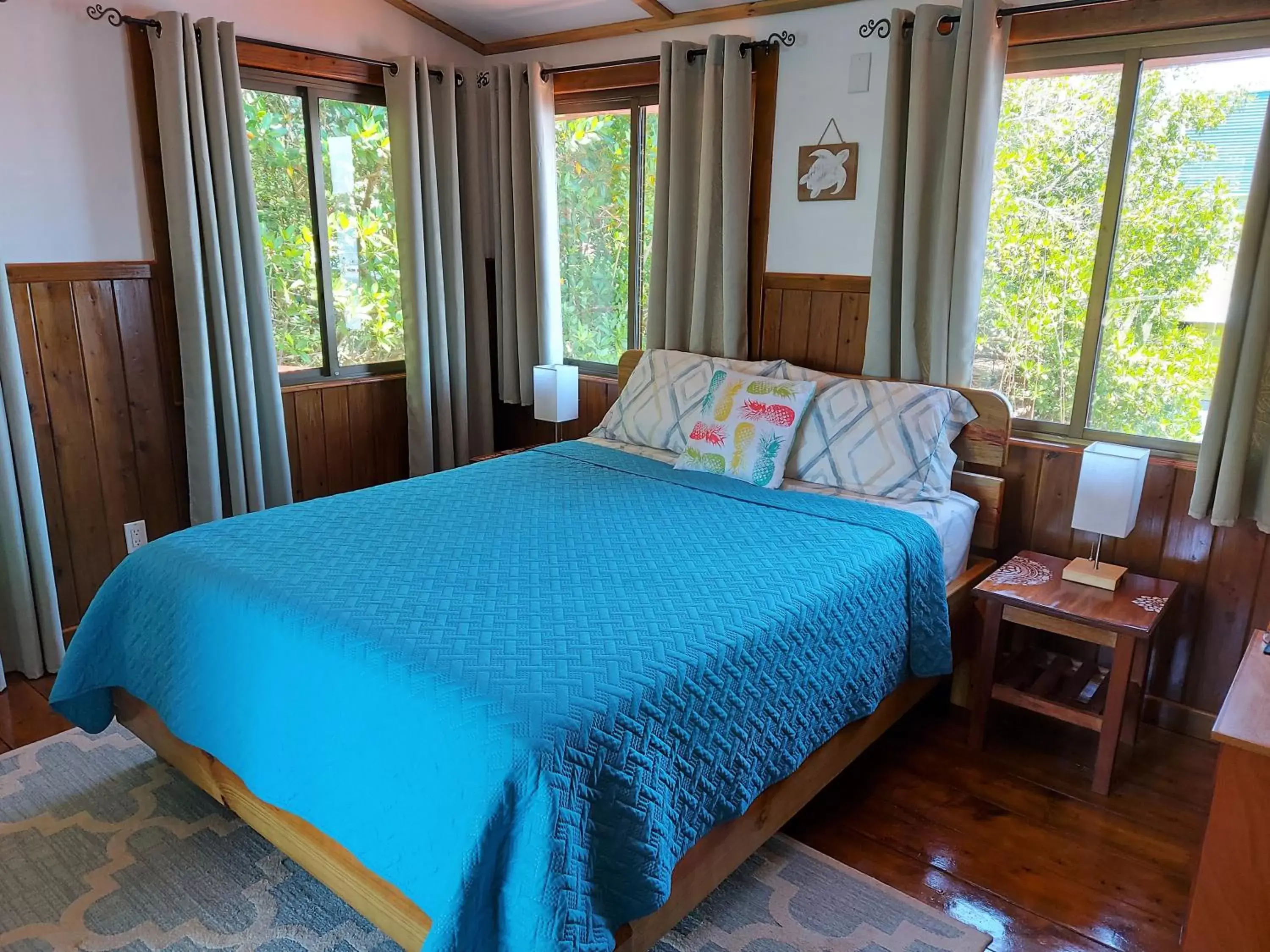 Queen Room with Sea View in The Sunsetter Bed & Breakfast Queen Room with Sea View in The Sunsetter Bed & Breakfast