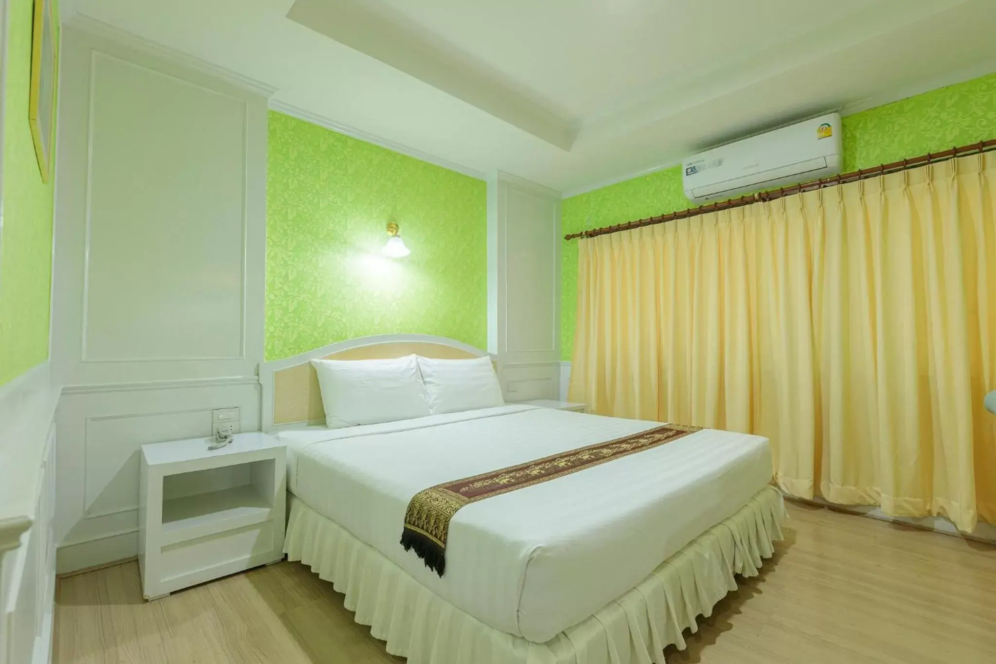 Standard Double or Twin Room in PJ Watergate Hotel Standard Double or Twin Room in PJ Watergate Hotel