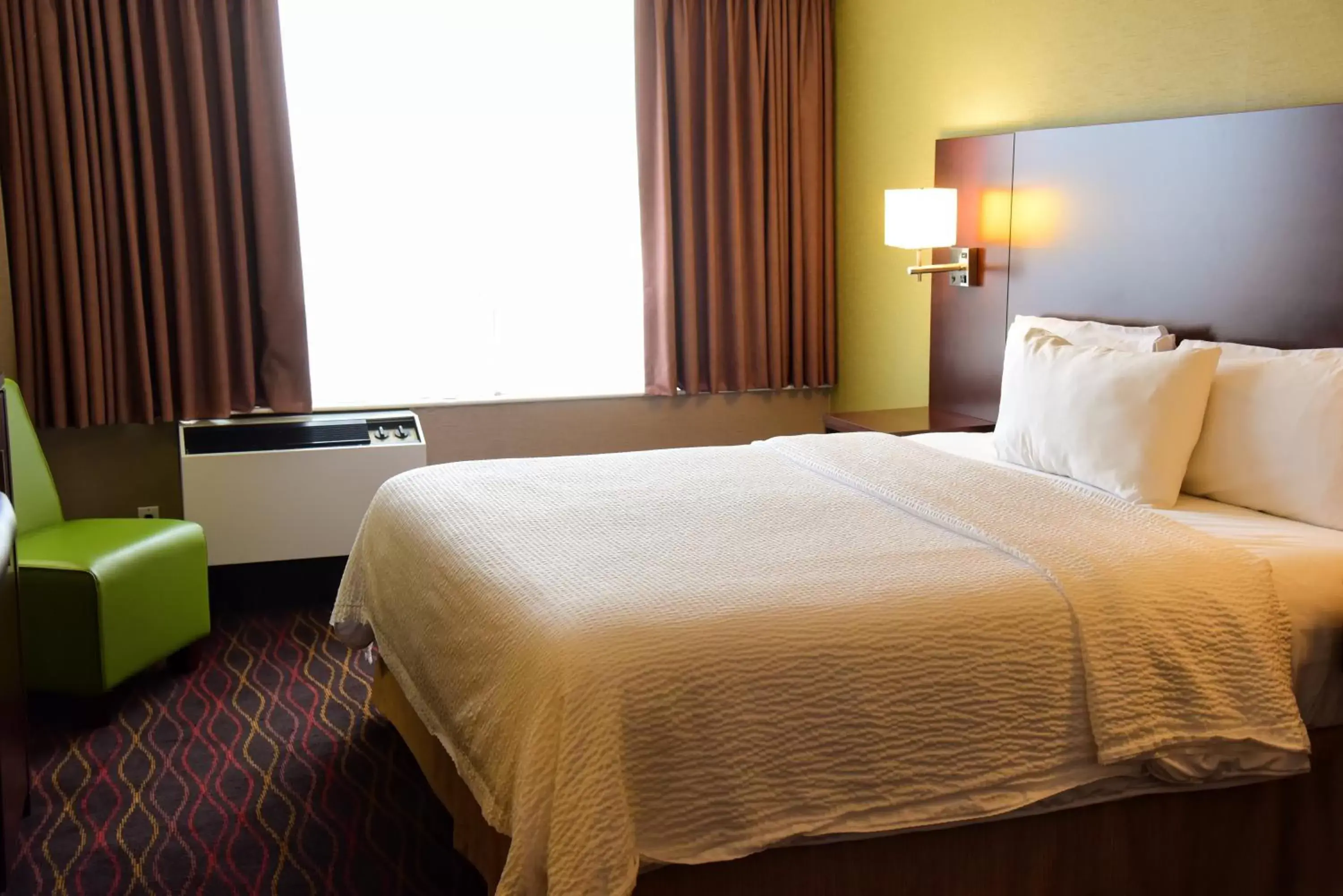 King Room - Non-Smoking in Days Inn by Wyndham Ottawa West King Room - Non-Smoking in Days Inn by Wyndham Ottawa West