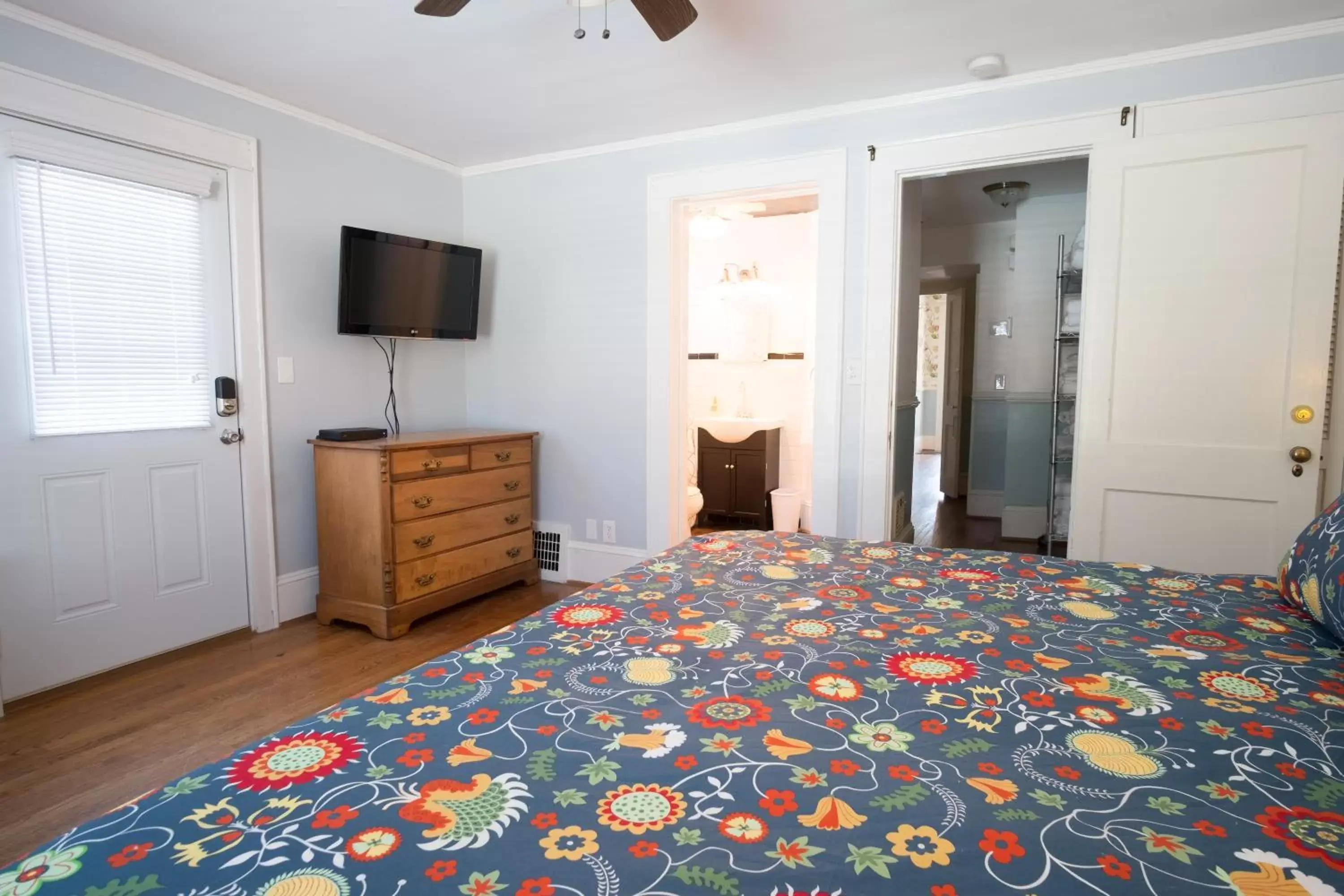 Double Room with Private Bathroom in Swamp Rabbit Inn Travelers Rest Double Room with Private Bathroom in Swamp Rabbit Inn Travelers Rest