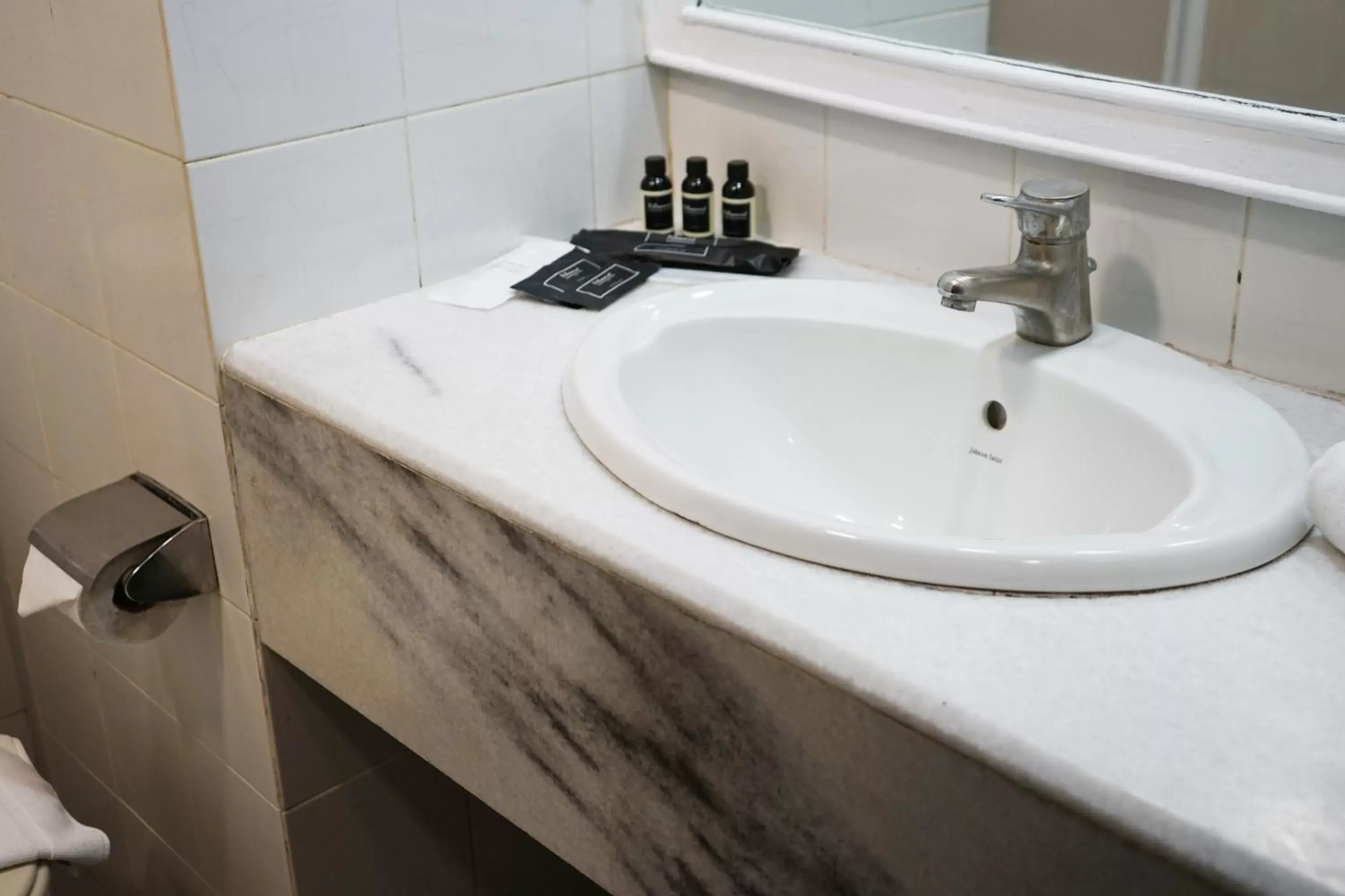 Deluxe Queen Room with Mobility Access in Shahzan Hotel Kuantan, Trademark Collection by Wyndham Deluxe Queen Room with Mobility Access in Shahzan Hotel Kuantan, Trademark Collection by Wyndham