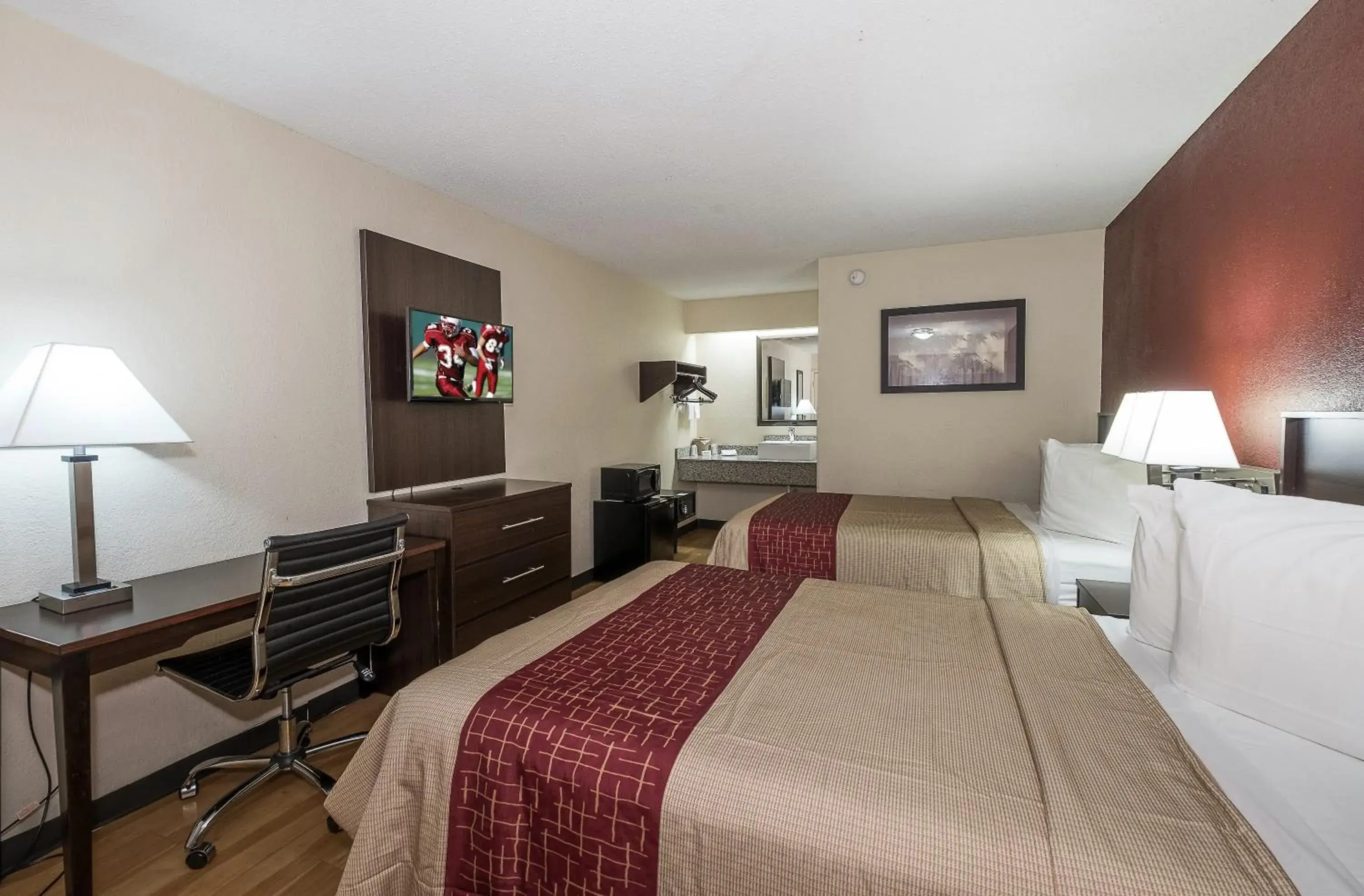 Deluxe Room with Two Double Beds Smoking in Red Roof Inn Columbus East- Reynoldsburg Deluxe Room with Two Double Beds Smoking in Red Roof Inn Columbus East- Reynoldsburg