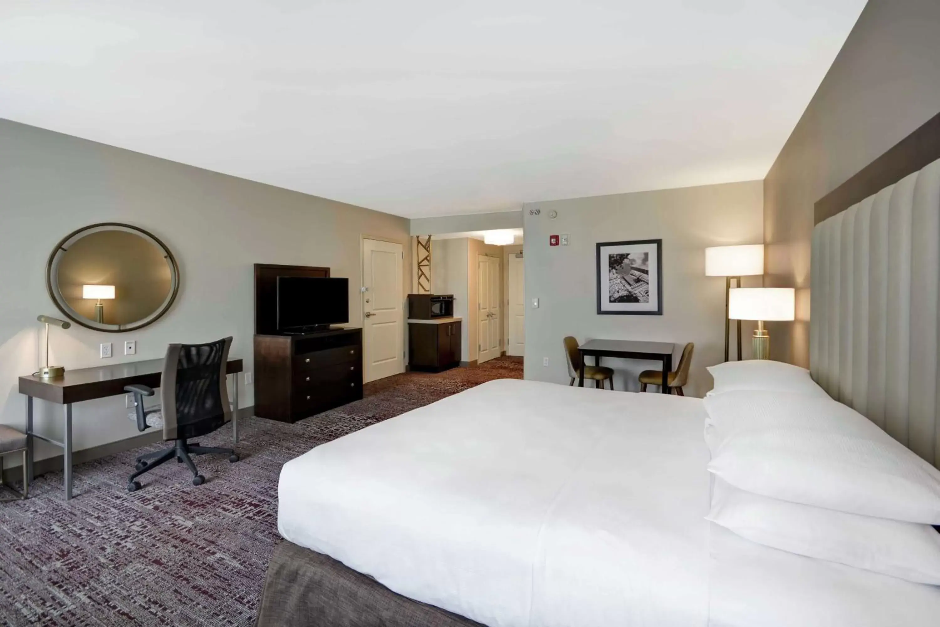King Room - Mobility/Hearing Accessible in DoubleTree by Hilton Chicago Midway Airport, IL King Room - Mobility/Hearing Accessible in DoubleTree by Hilton Chicago Midway Airport, IL