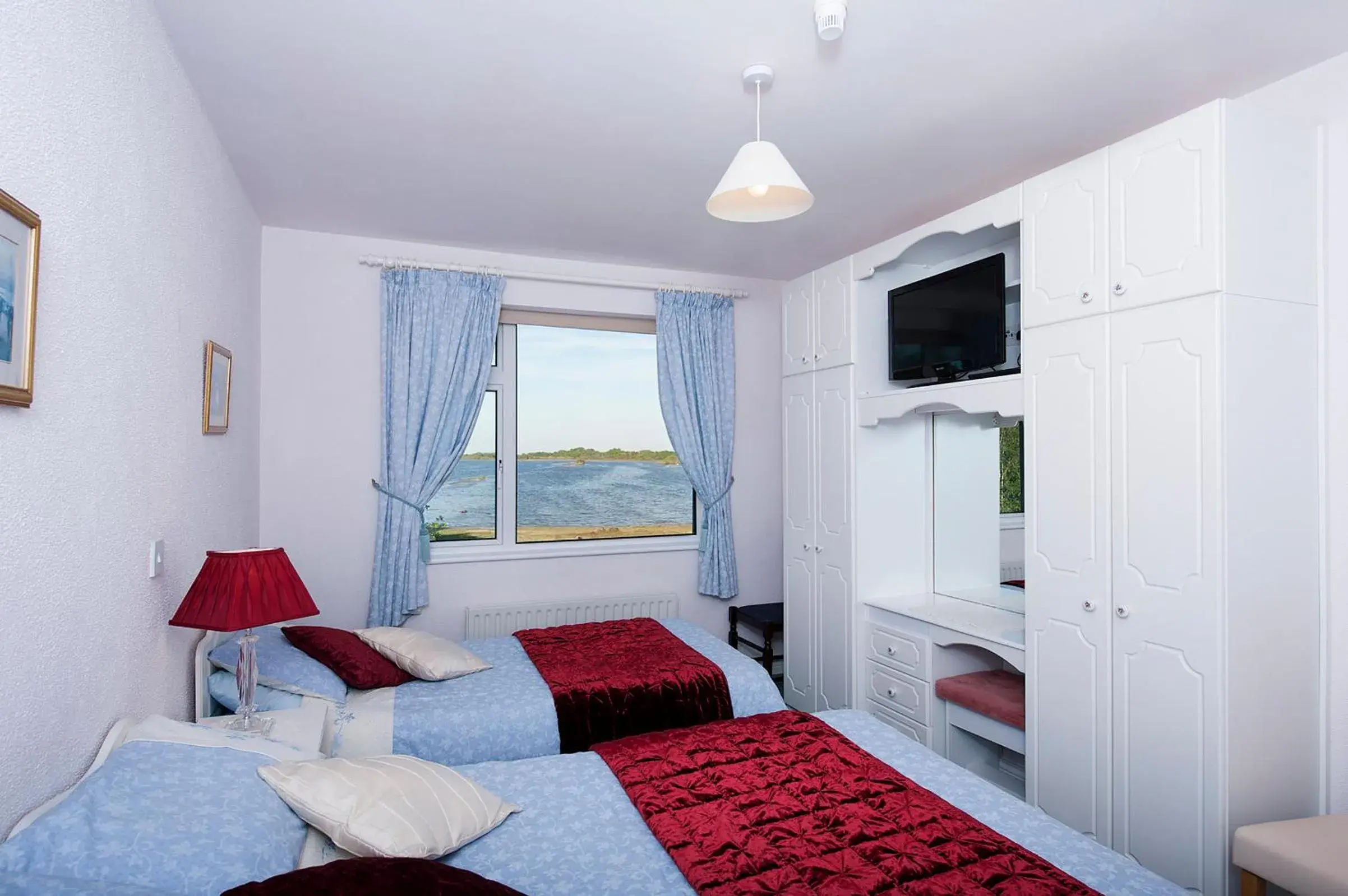 Double and Single Room in The Waterfront House Country Home Double and Single Room in The Waterfront House Country Home