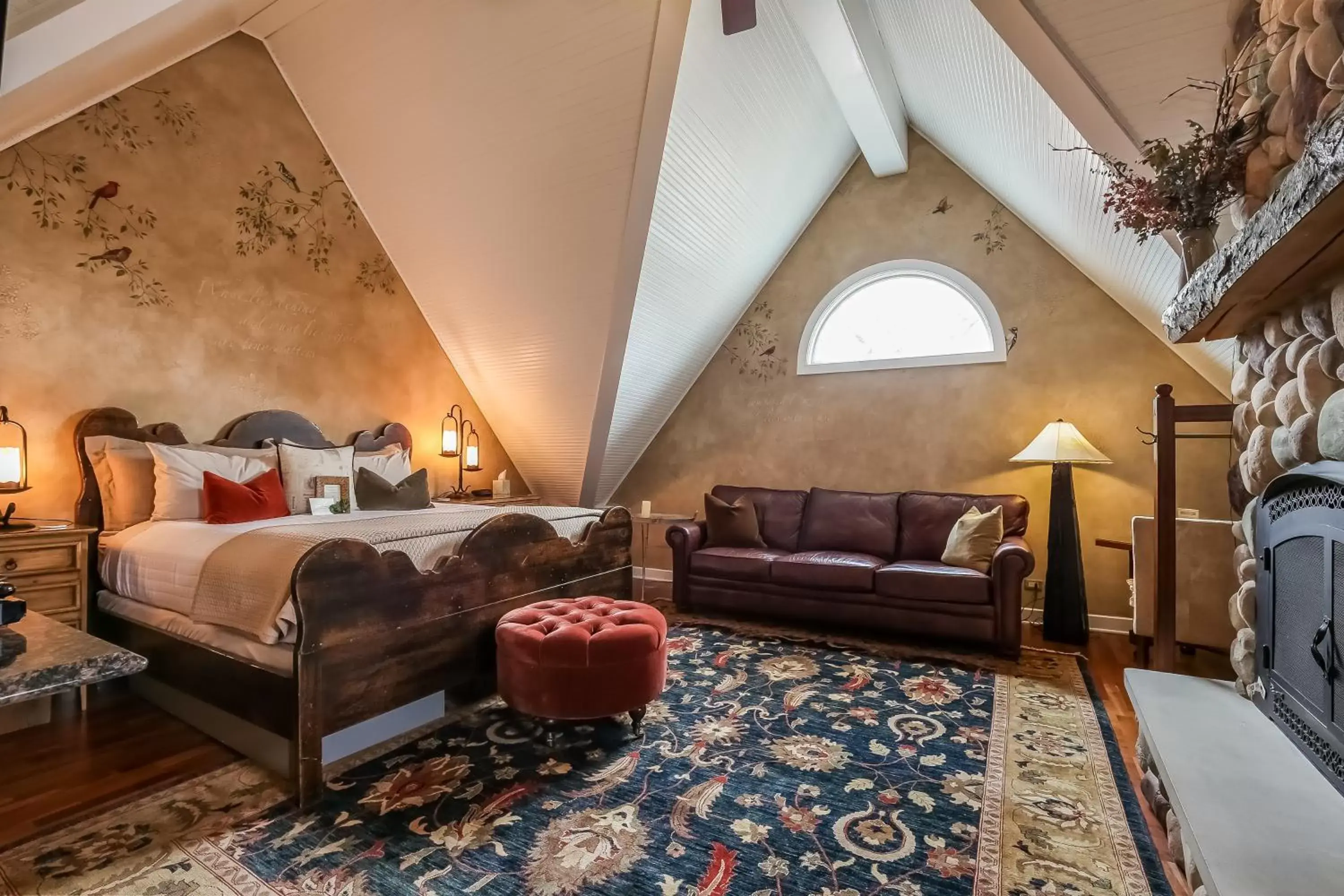 Deluxe King Suite with Spa Bath in Harvey House Bed & Breakfast Deluxe King Suite with Spa Bath in Harvey House Bed & Breakfast