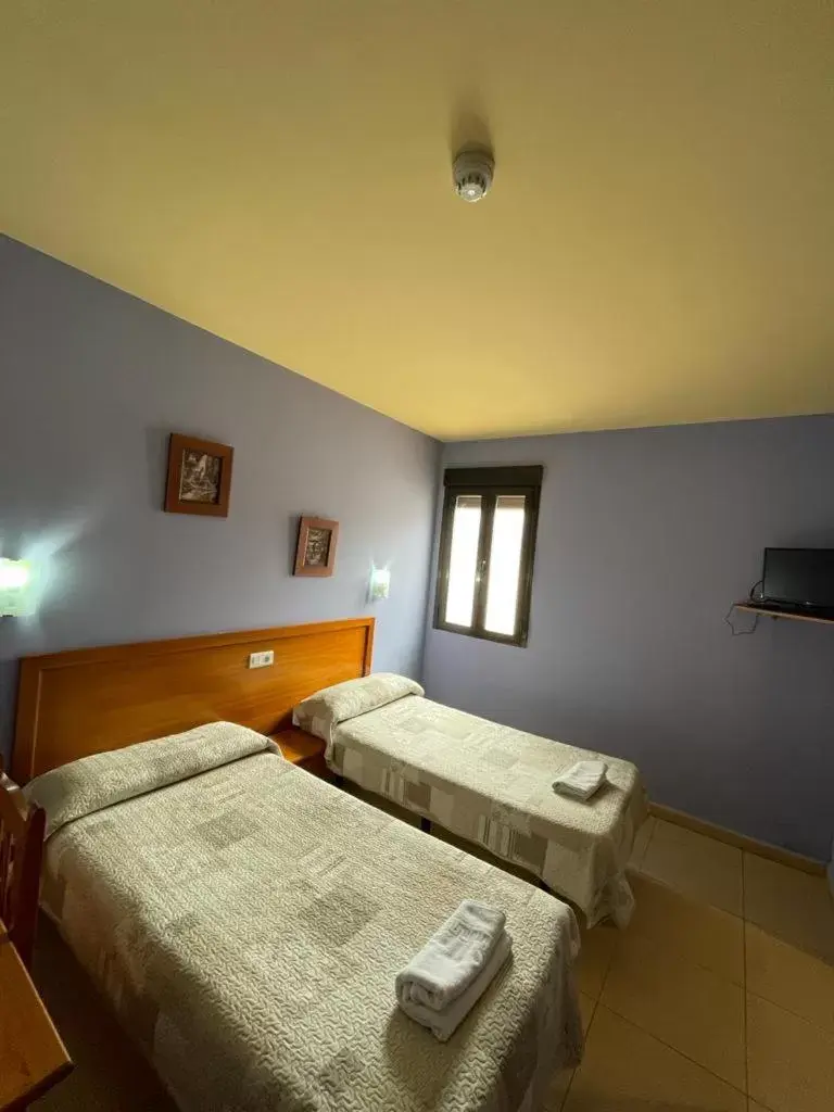 Double Room in HOTEL Restaurante la barca Double Room in HOTEL Restaurante la barca