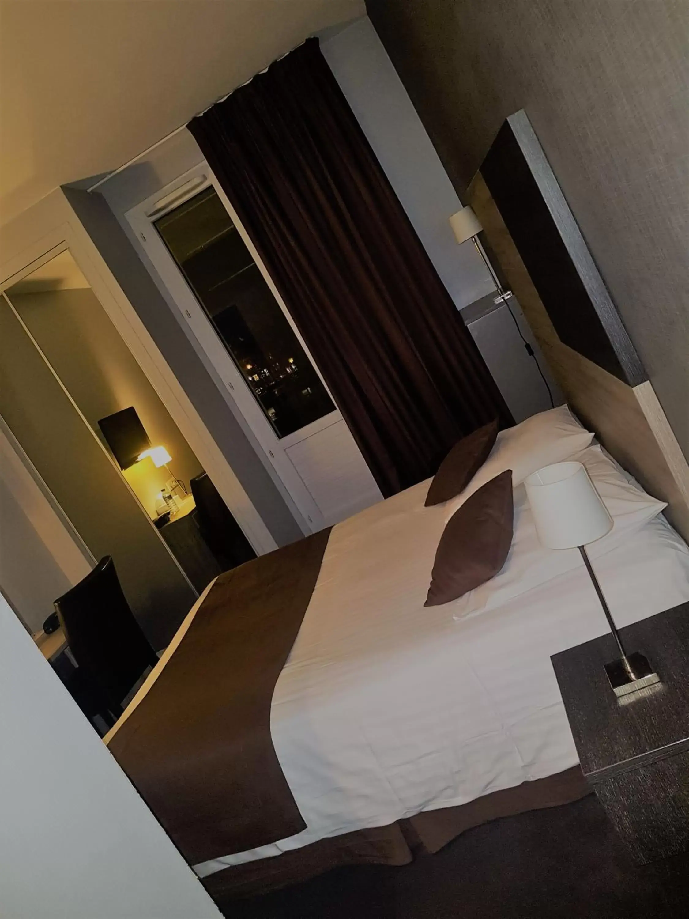 Double Room in Logis - Hôtel du Nord et Restaurant La Table d'Elisa Double Room in Logis - Hôtel du Nord et Restaurant La Table d'Elisa