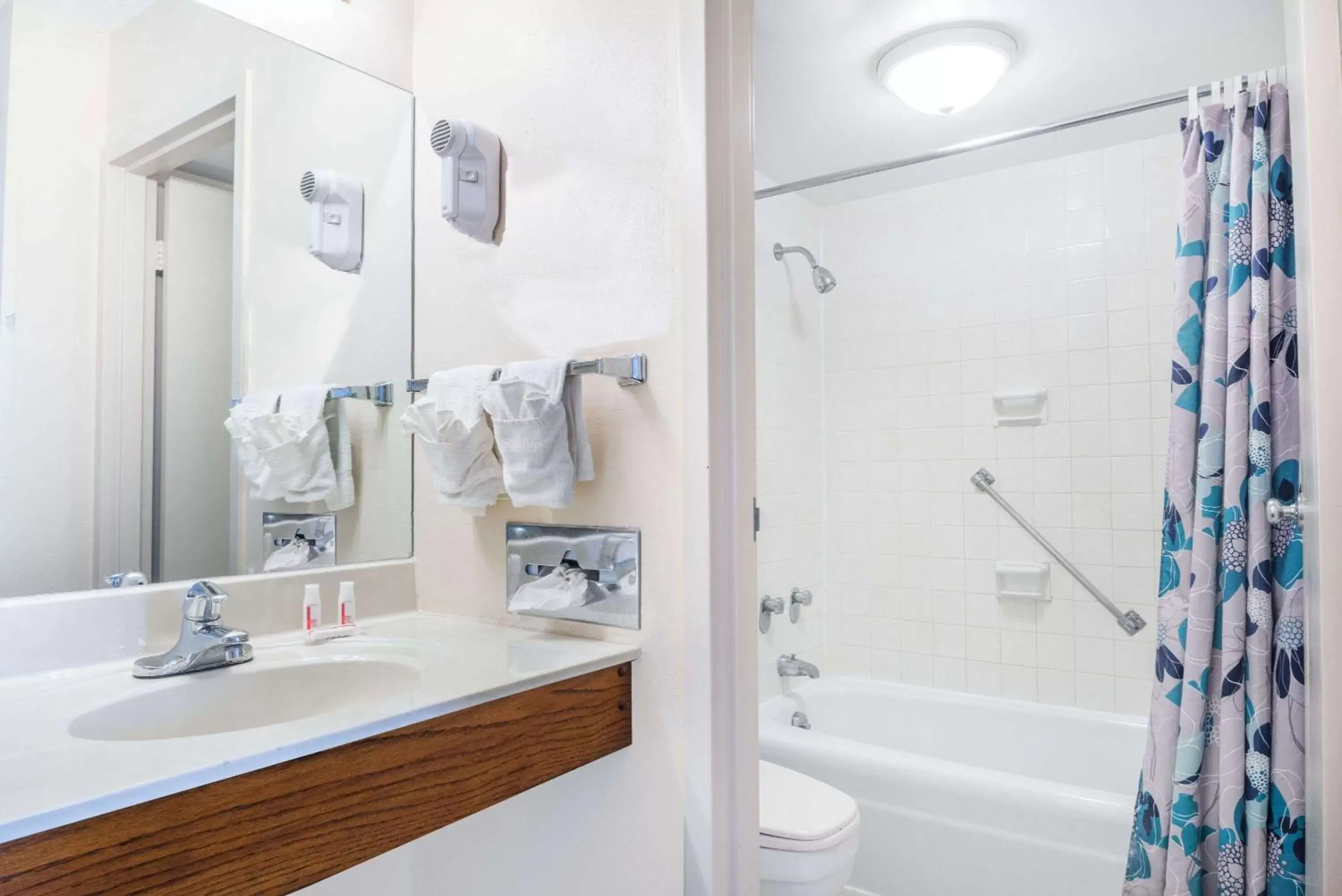 Standard Double Room - Non-Smoking in Knights Inn Wabash Standard Double Room - Non-Smoking in Knights Inn Wabash