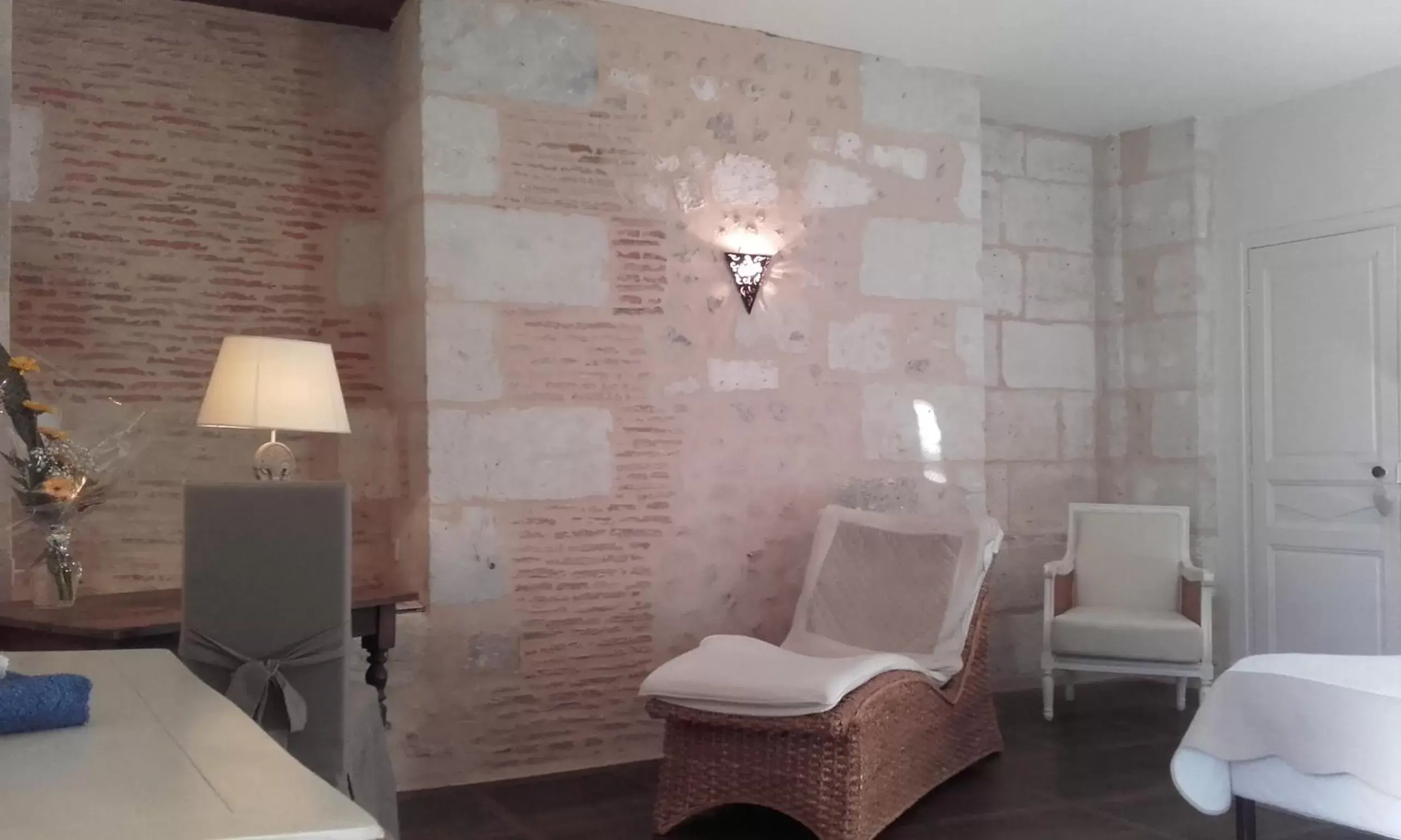 Double room (2 People) with connecting room (for 2 additional Guests) in chambres de charme "Florence" Double room (2 People) with connecting room (for 2 additional Guests) in chambres de charme "Florence"