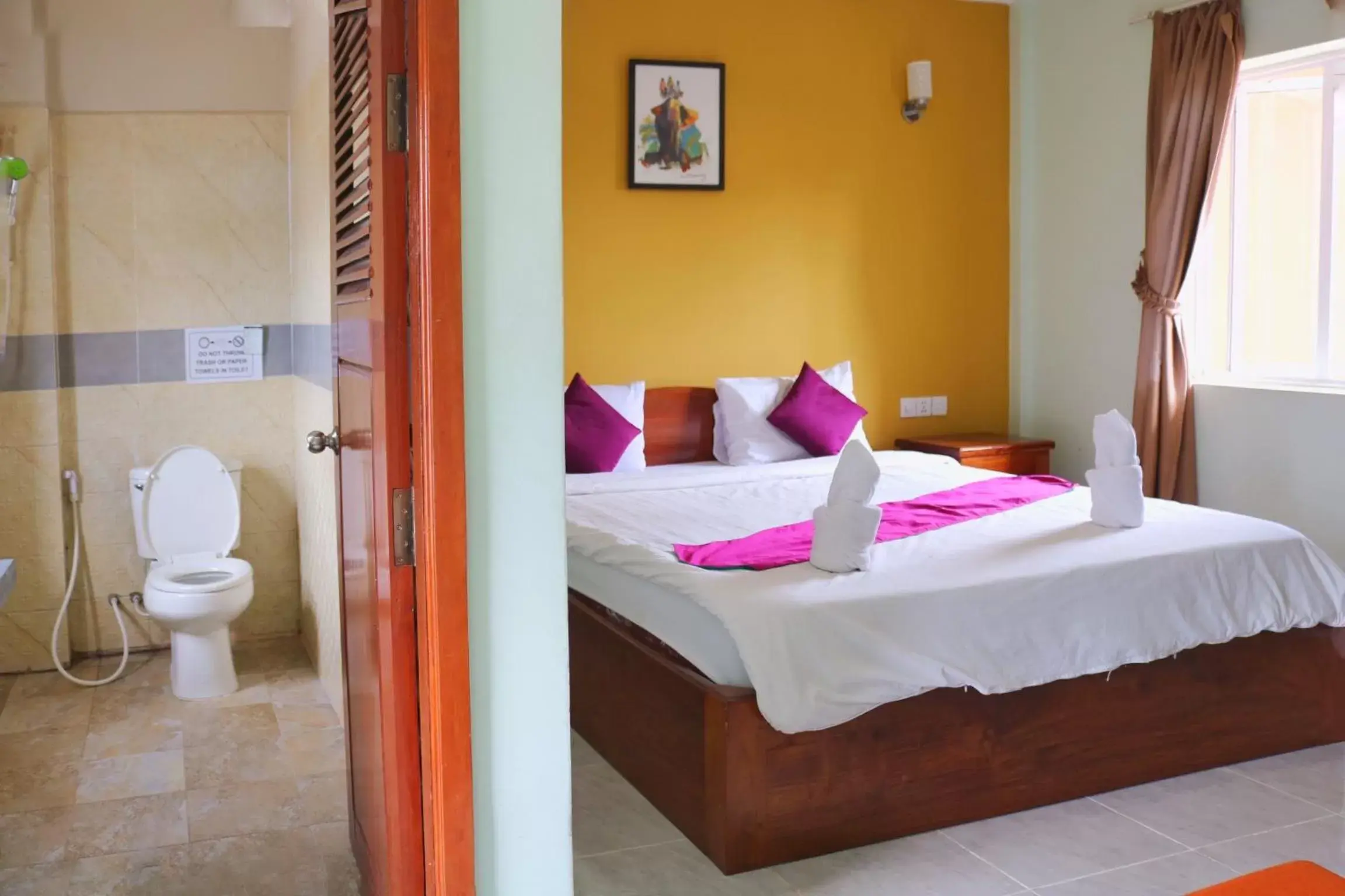 Superior Double Room in Neakru Guesthouse and Restaurant Superior Double Room in Neakru Guesthouse and Restaurant