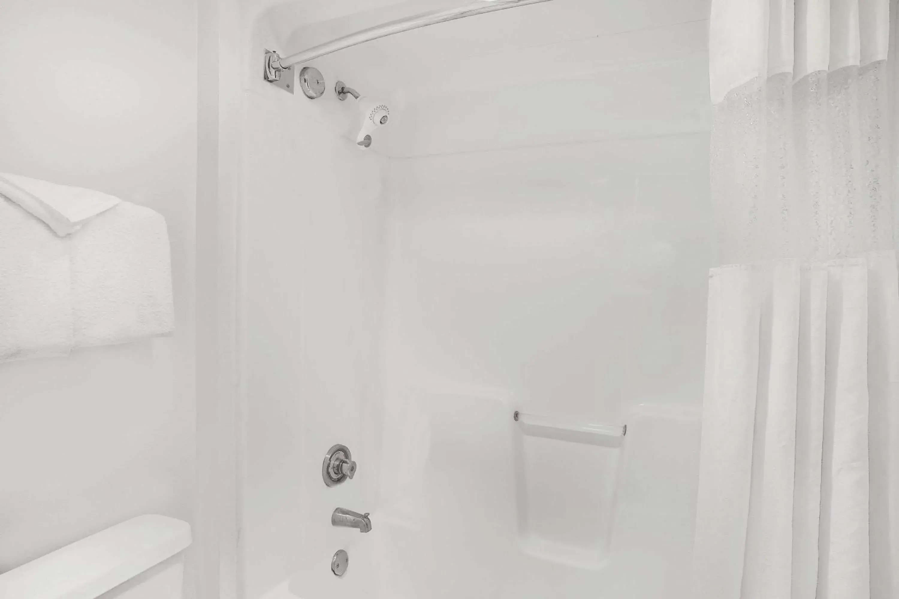 Deluxe King Room - Non-Smoking in Baymont by Wyndham Janesville Deluxe King Room - Non-Smoking in Baymont by Wyndham Janesville