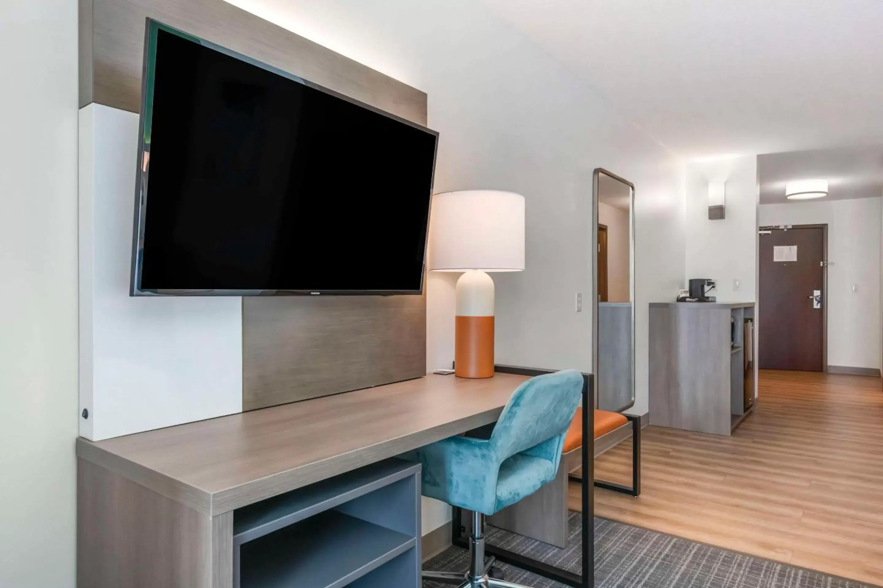 King Suite - Accessible/Non-Smoking in Comfort Suites Conference Center Rapid City King Suite - Accessible/Non-Smoking in Comfort Suites Conference Center Rapid City