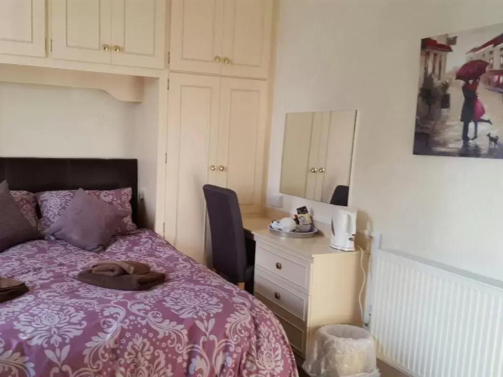 Standard Quadruple Room in Royal Oak Standard Quadruple Room in Royal Oak