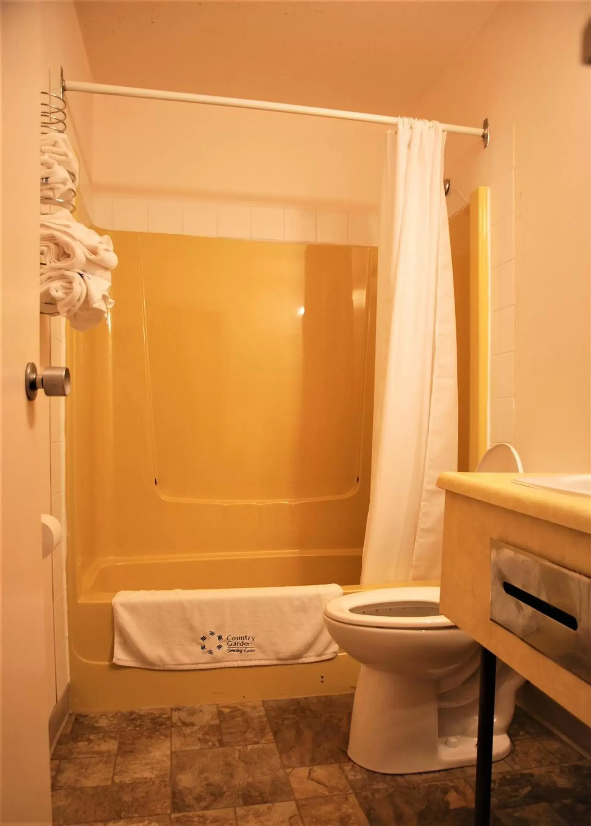 Economy Double Room in Country Garden Inn & Restaurant Economy Double Room in Country Garden Inn & Restaurant